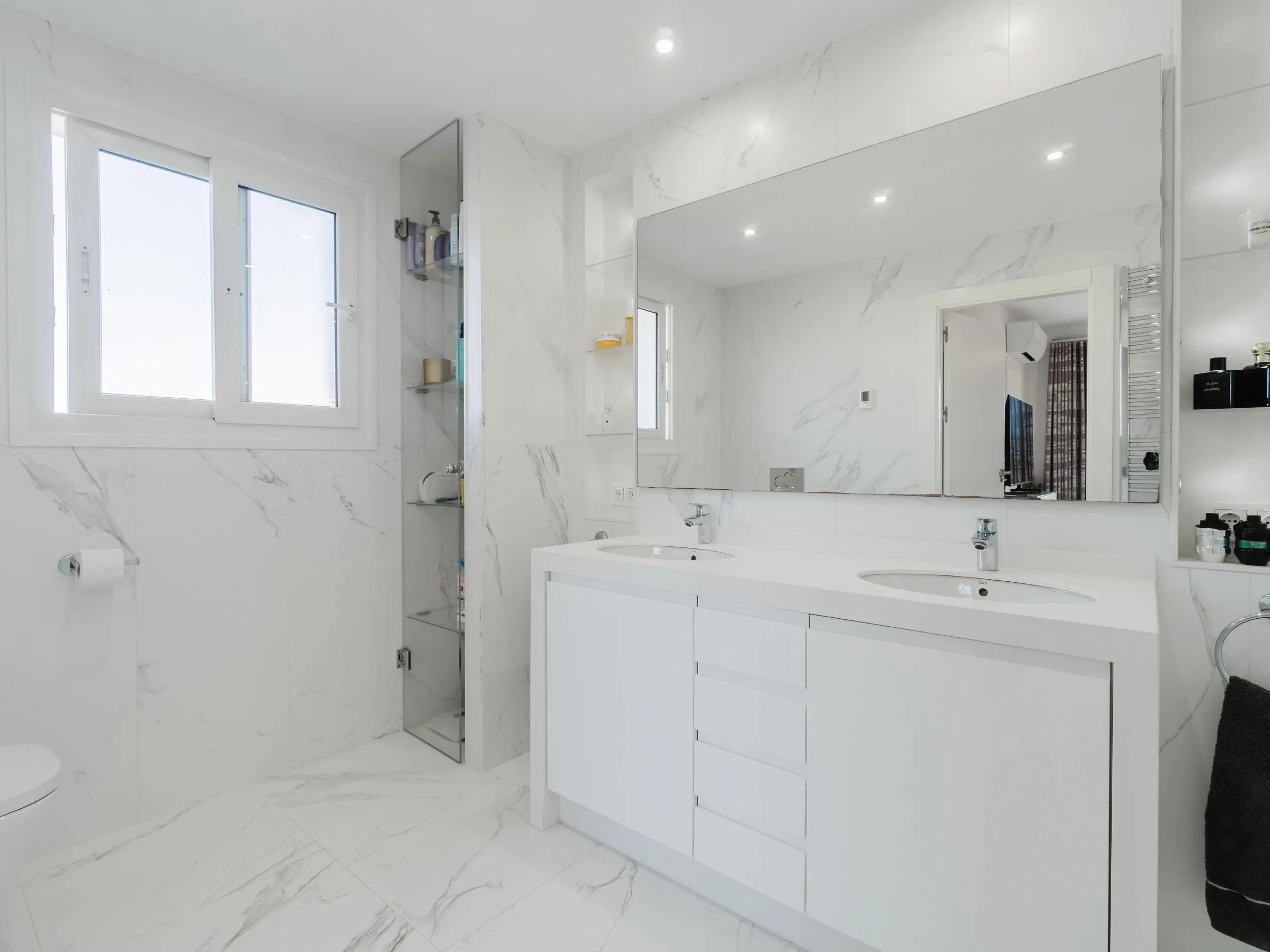 ALB10 Bathroom 3 a
