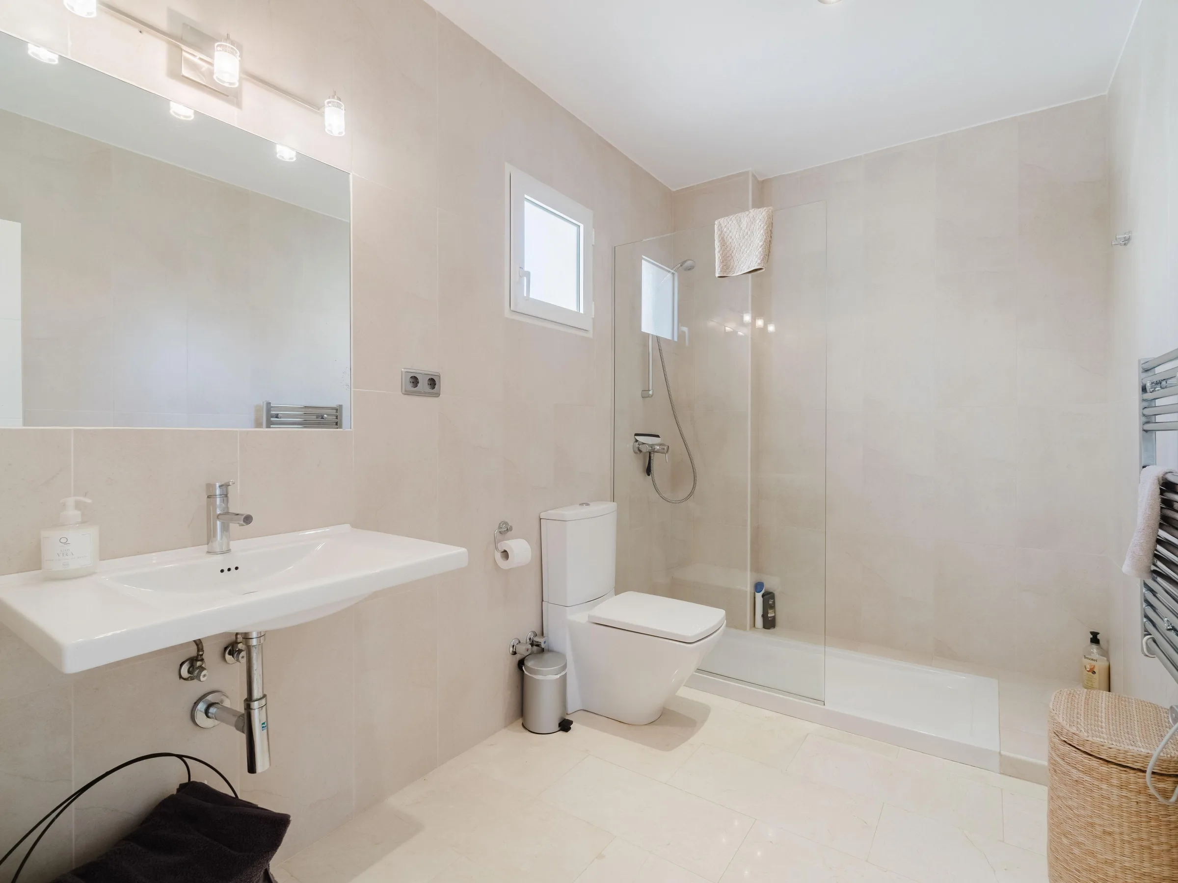 ALB10 Bathroom 4 a