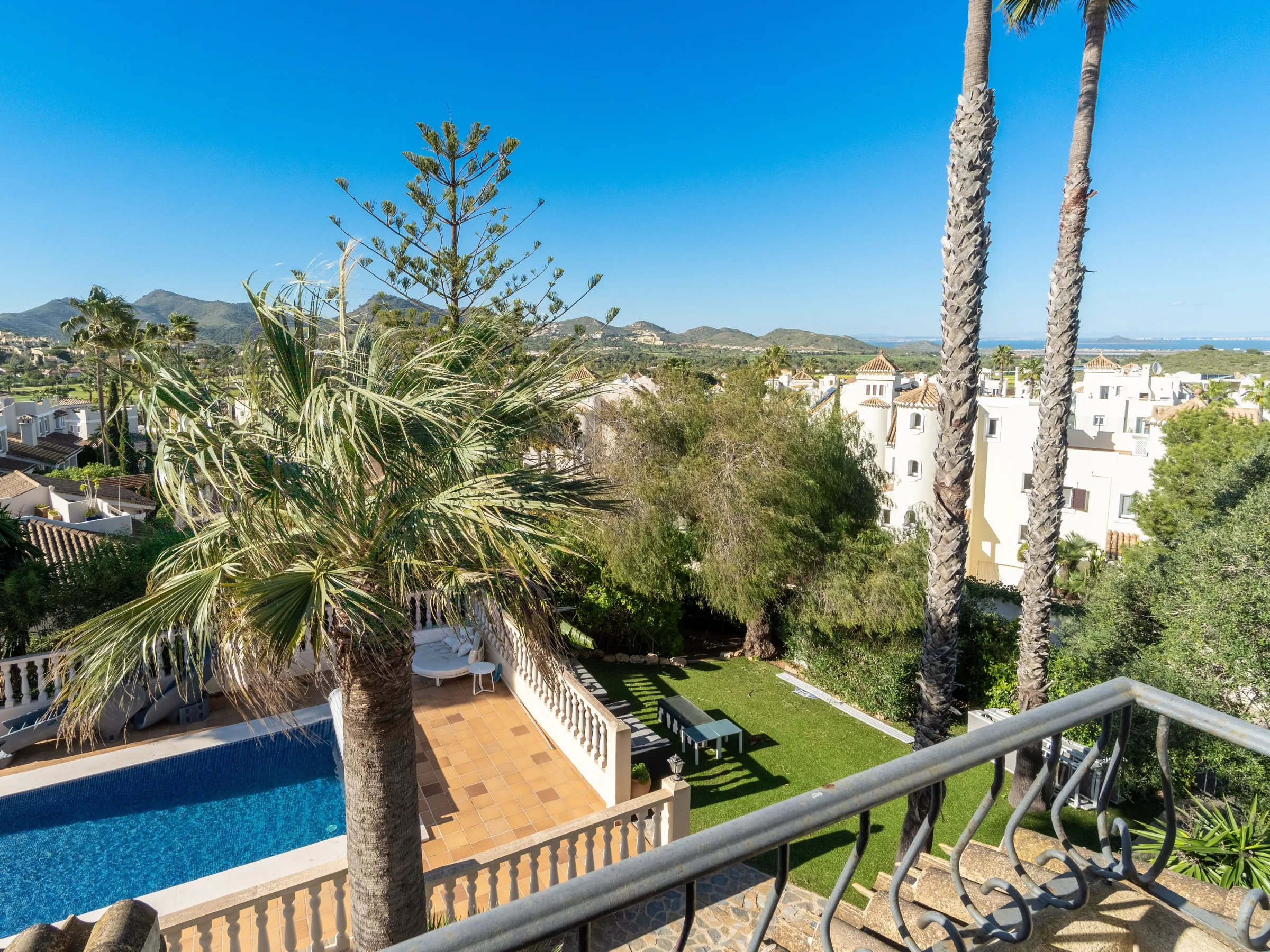 ALB10 Pool and View b