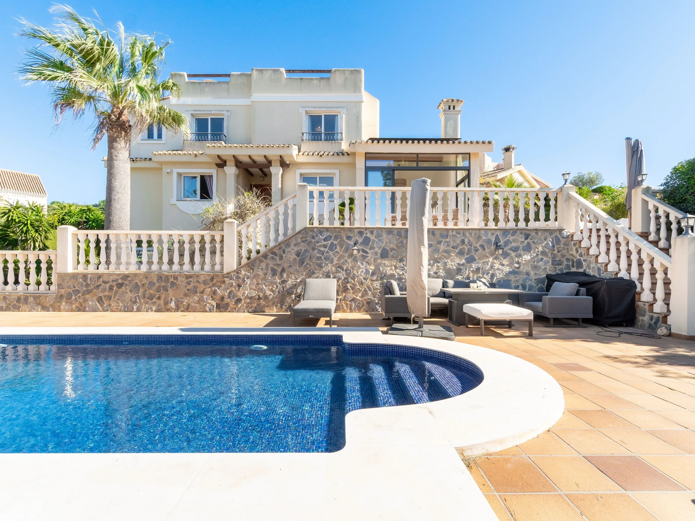 ALB10 pool and villa a