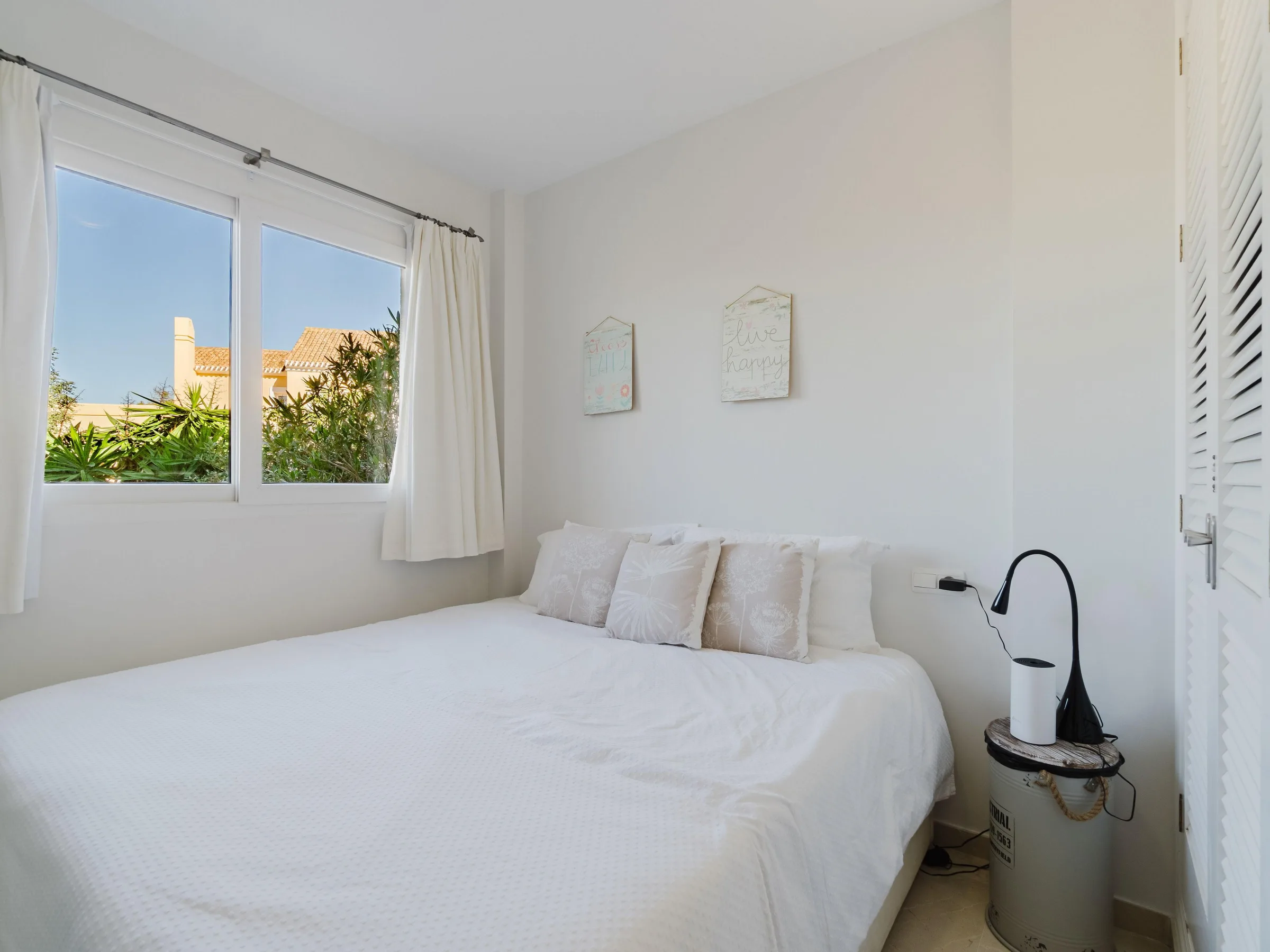ALB10 Bedroom 1 a