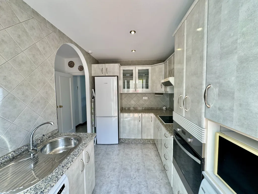 BL0102 Kitchen 2