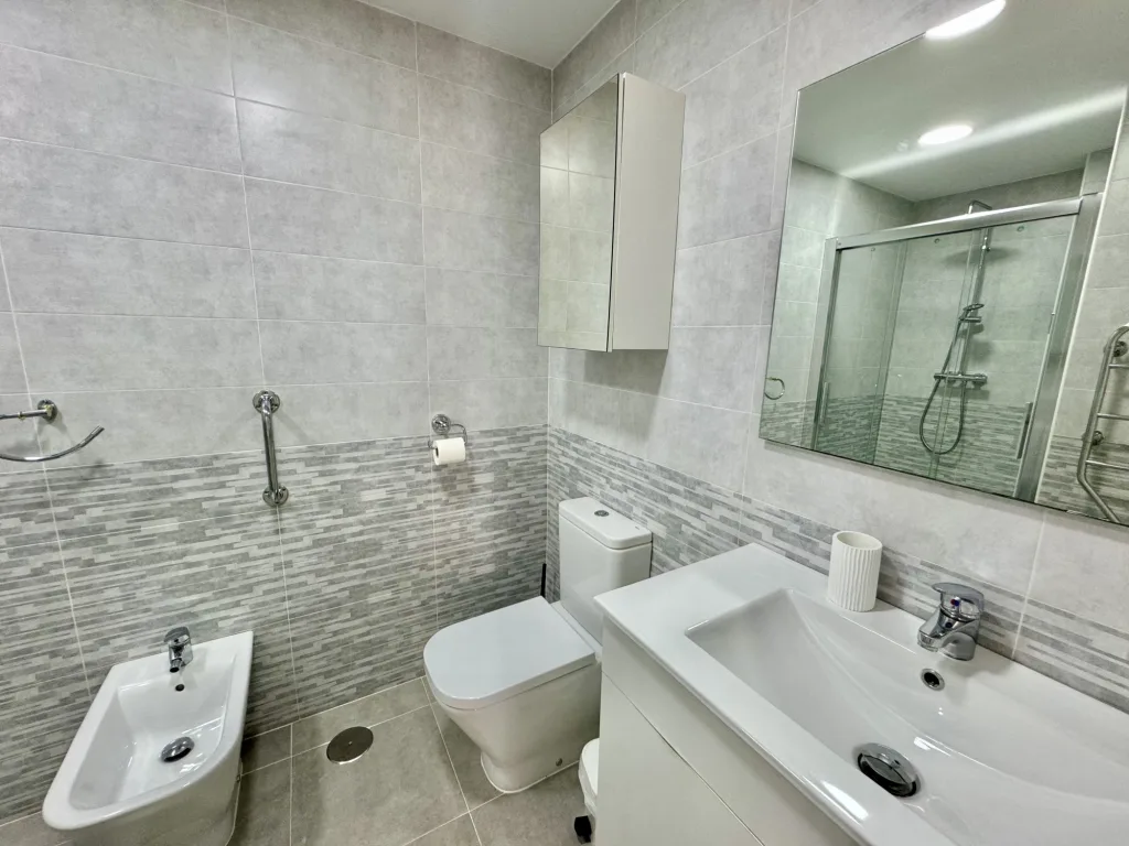 BL0102 Bathroom 1