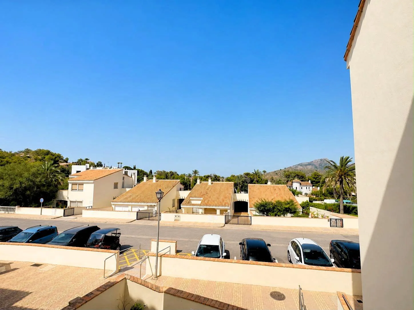 BL0119 terrace view a