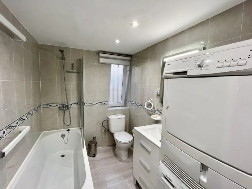 BL1502 bathroom 2