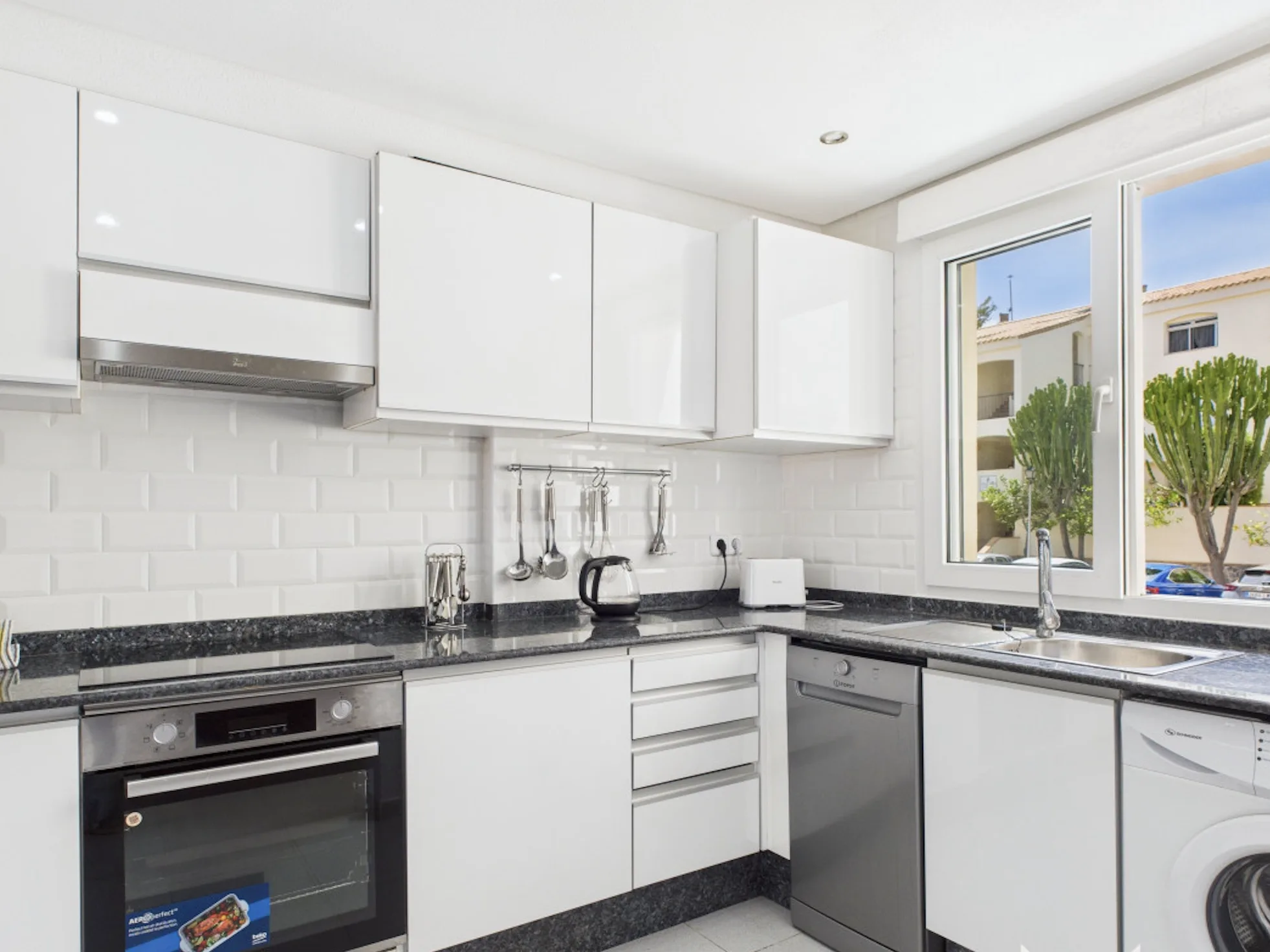 BL1610 kitchen view