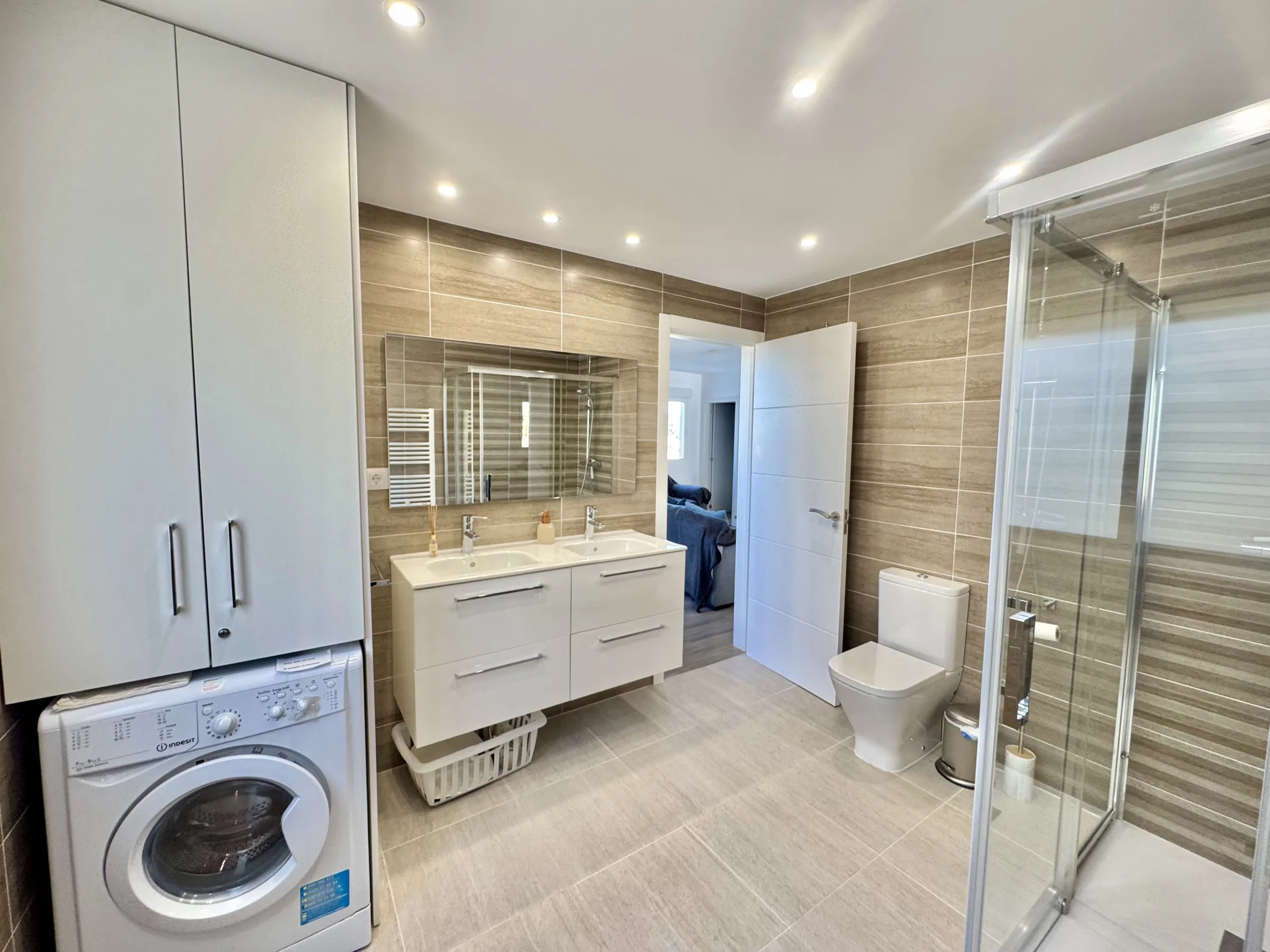 BL1810 Bathroom 3 a