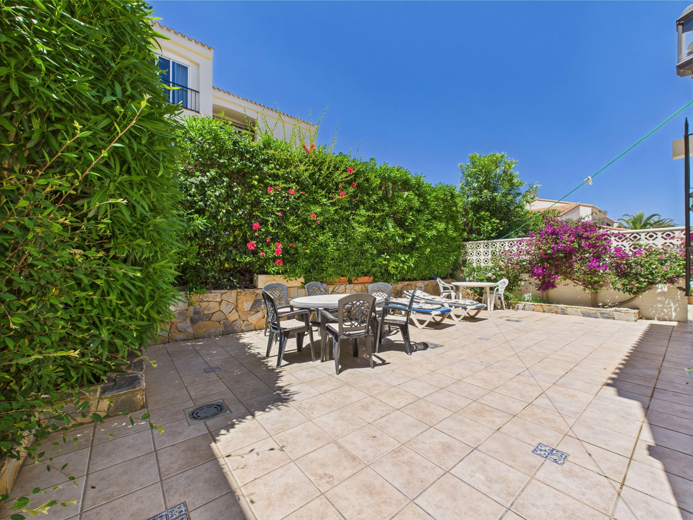 BLV7 Back terrace b