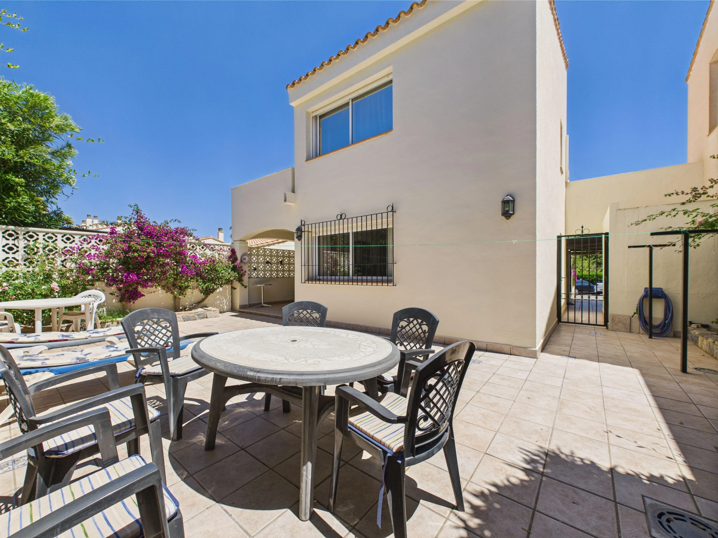 BLV7 Back terrace c