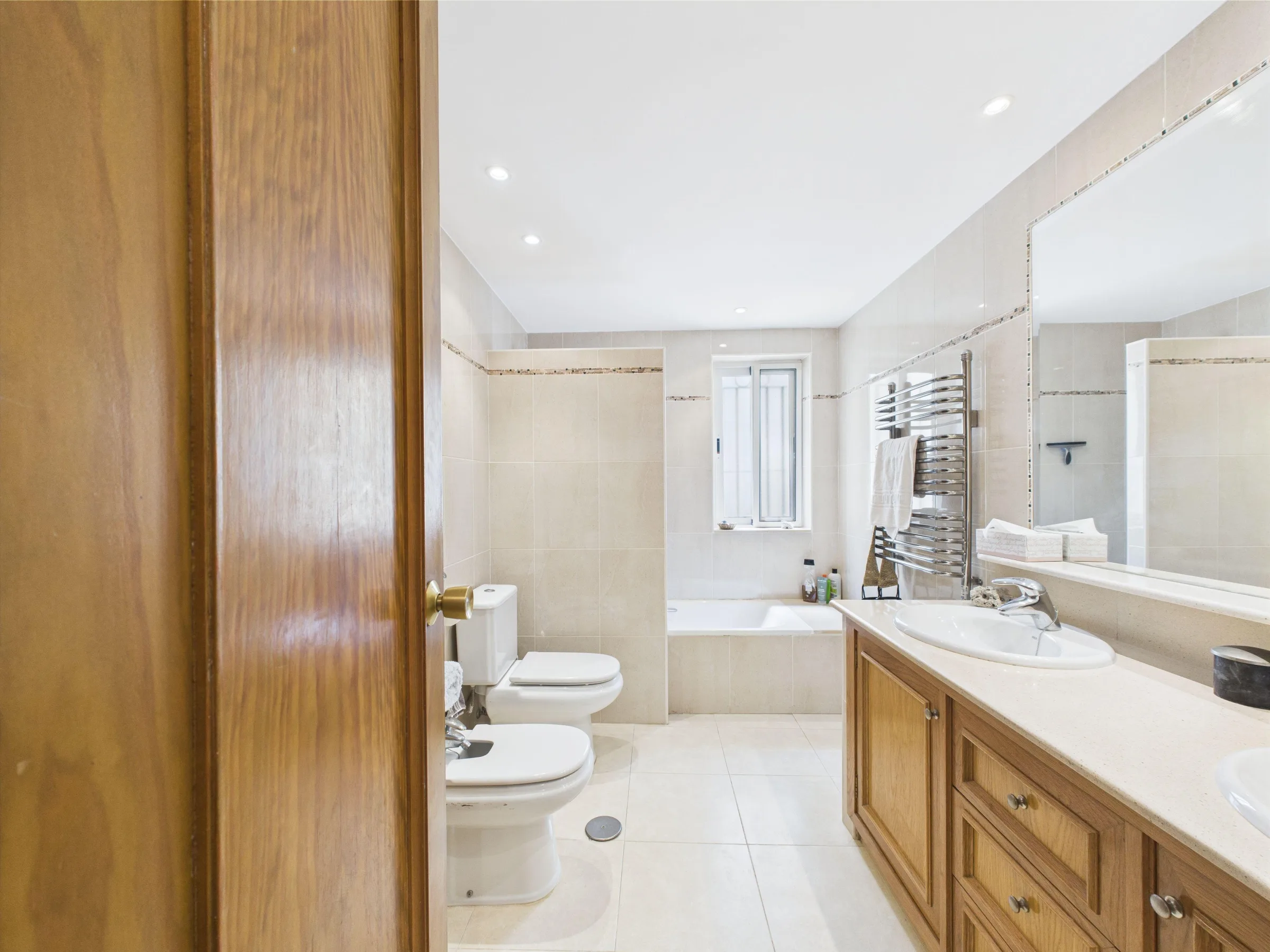 BLV7 Bathroom 2 a