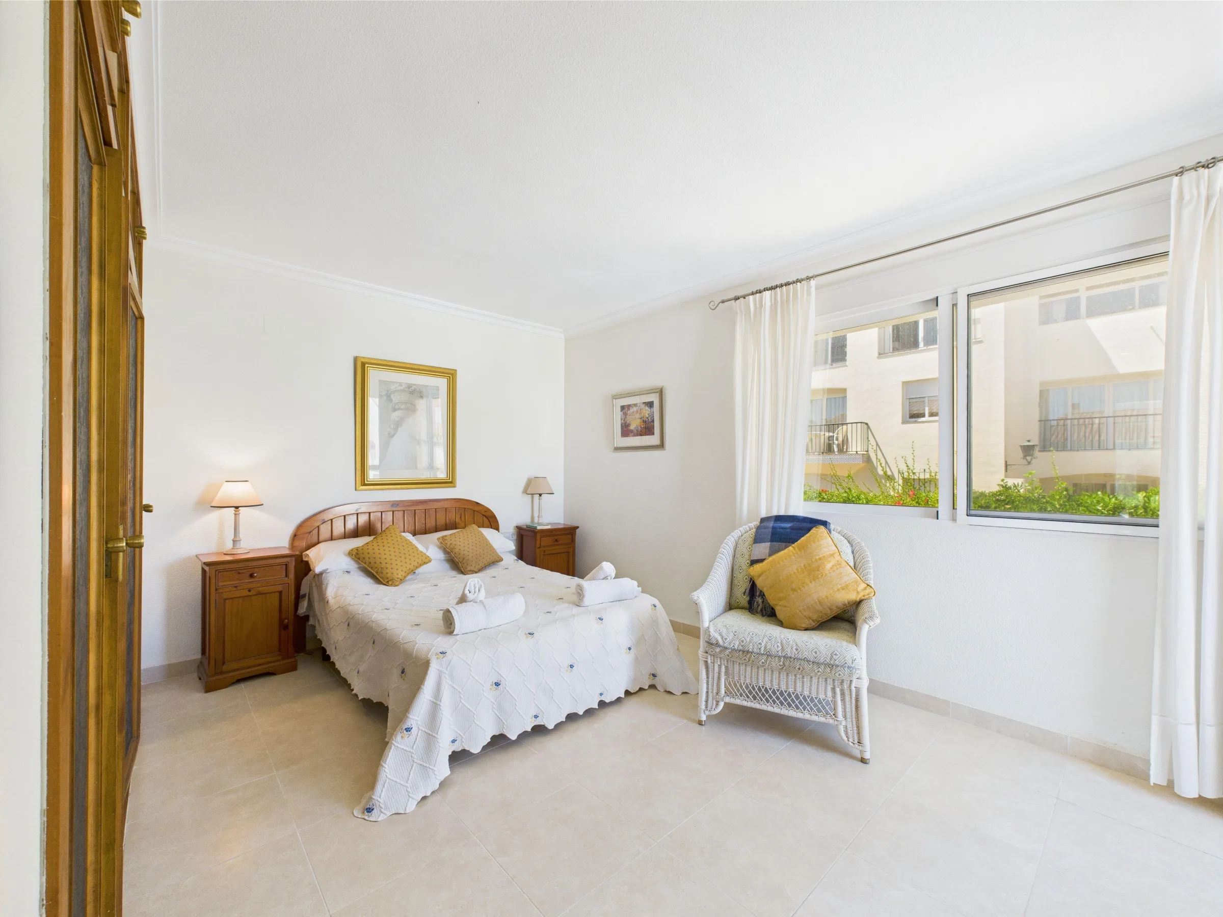 BLV7 Bedroom 2 a