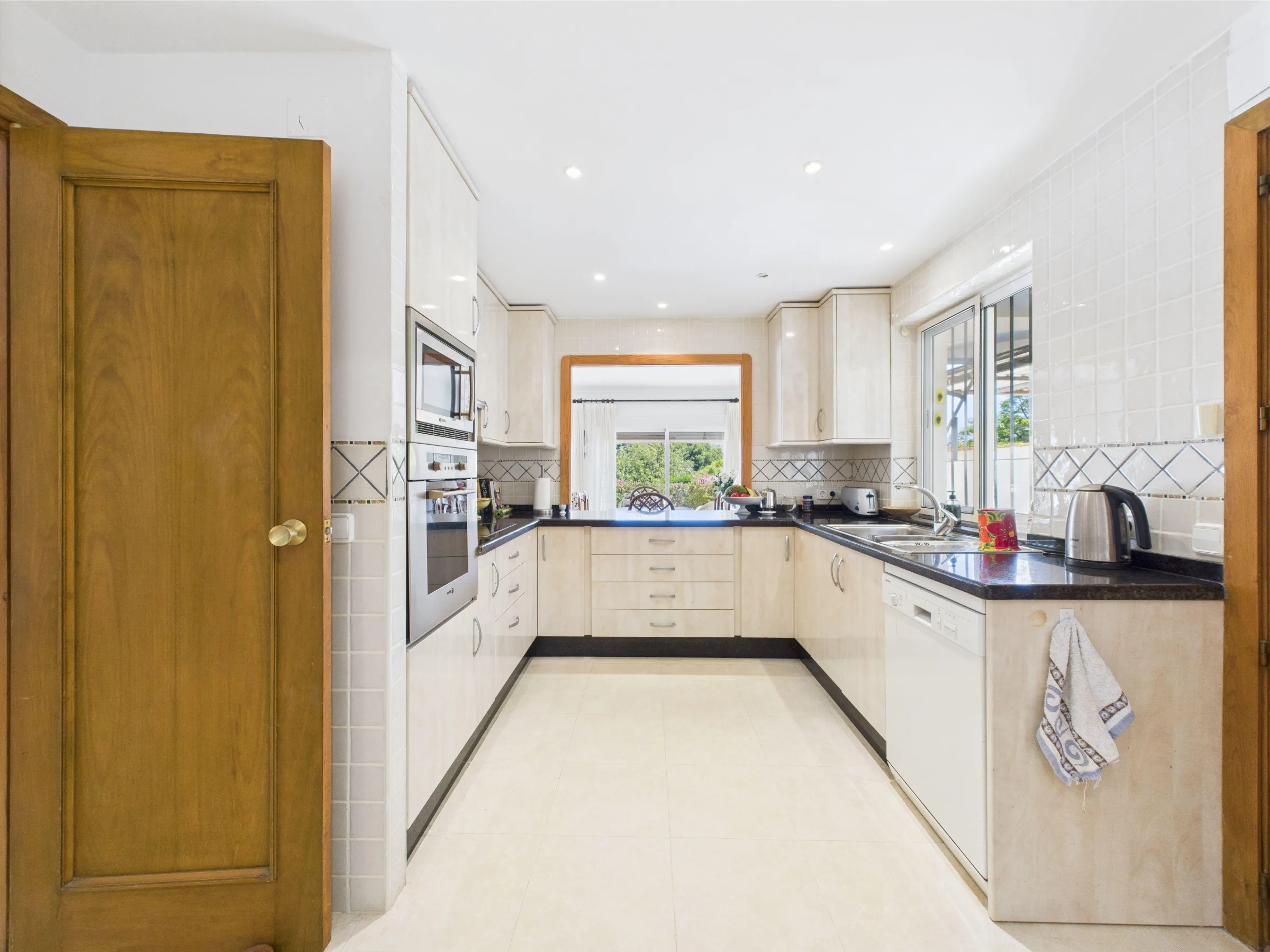 BLV7 Kitchen a
