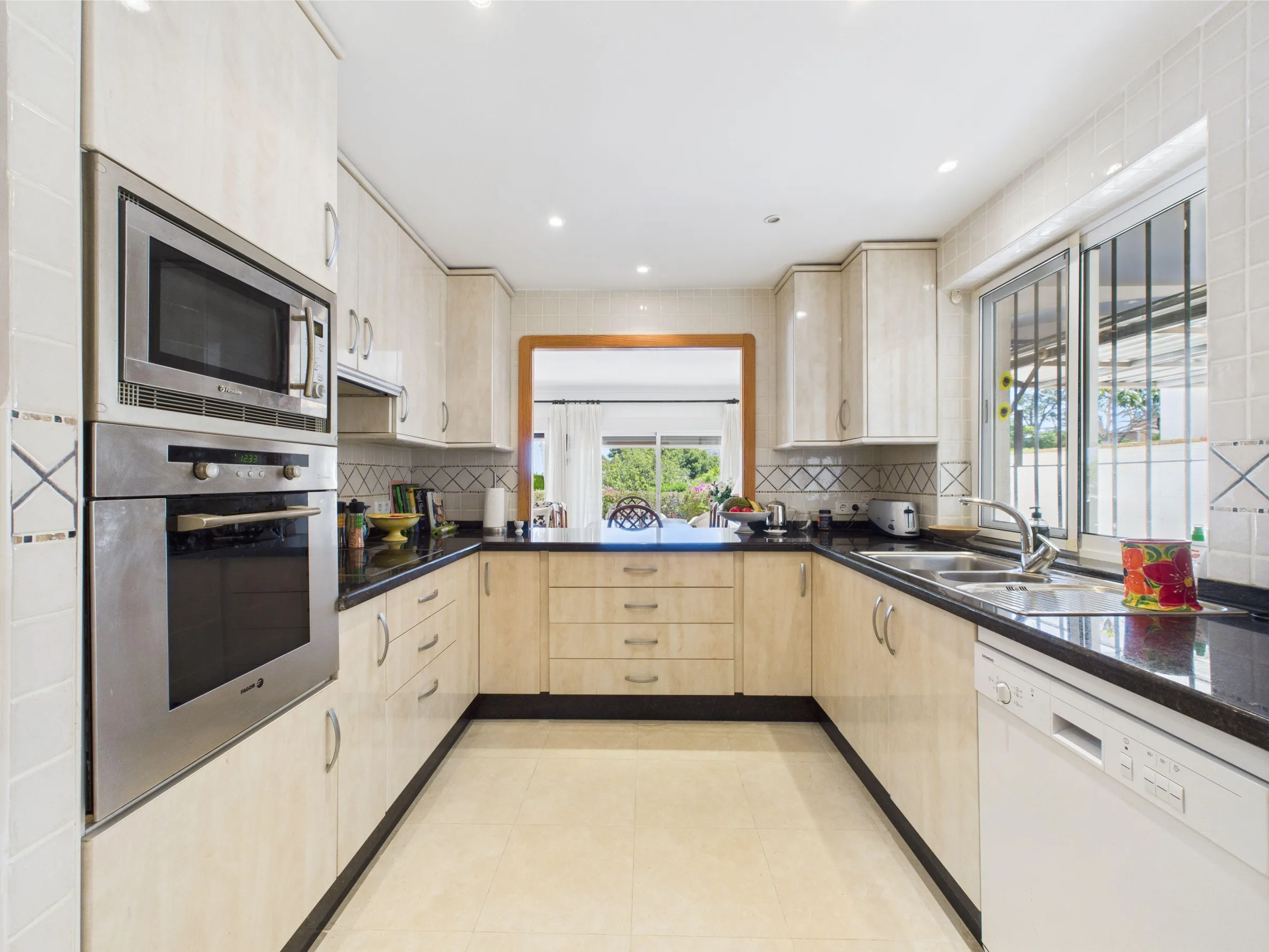 BLV7 Kitchen b