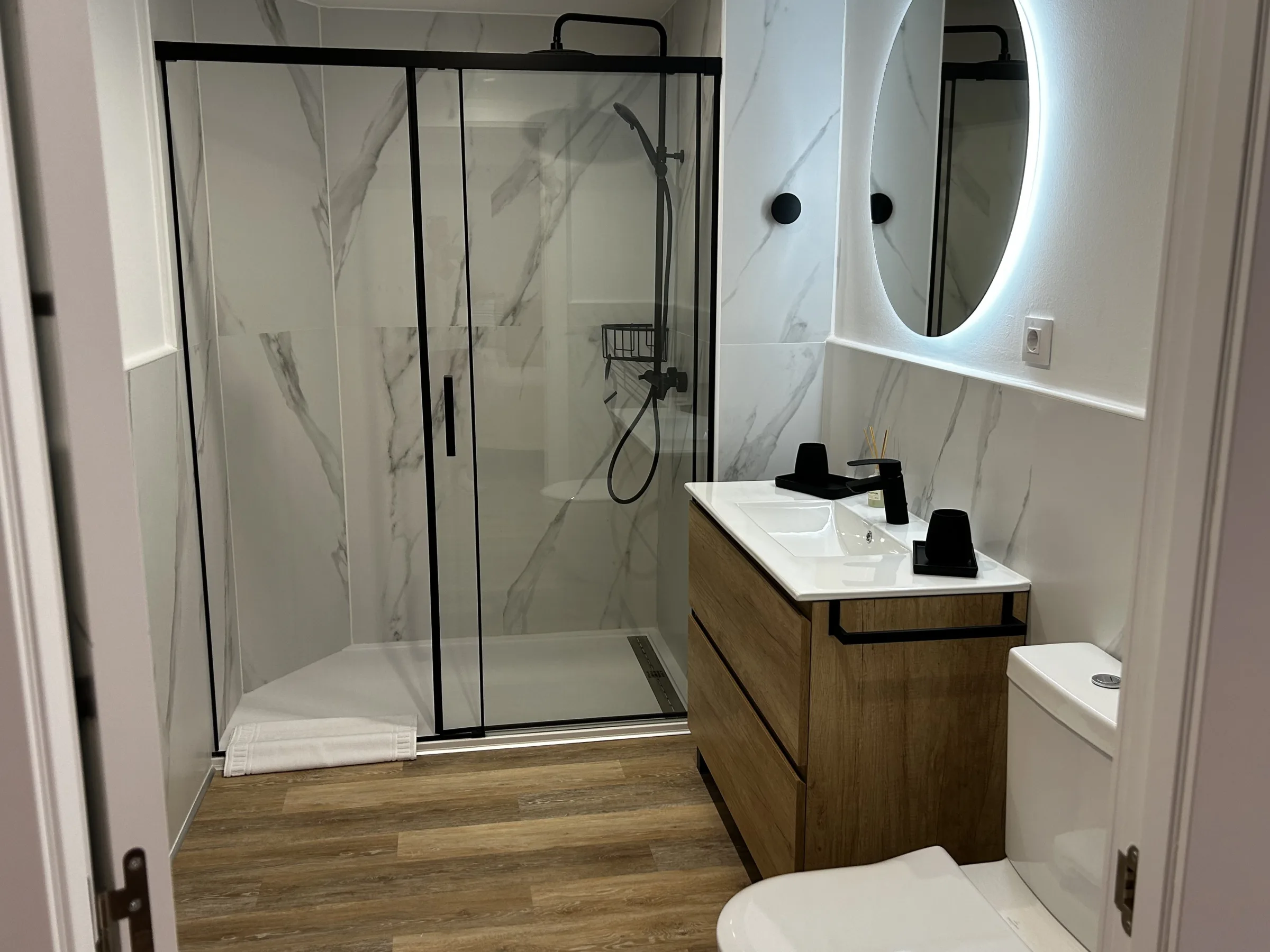ER107 Bathroom 1