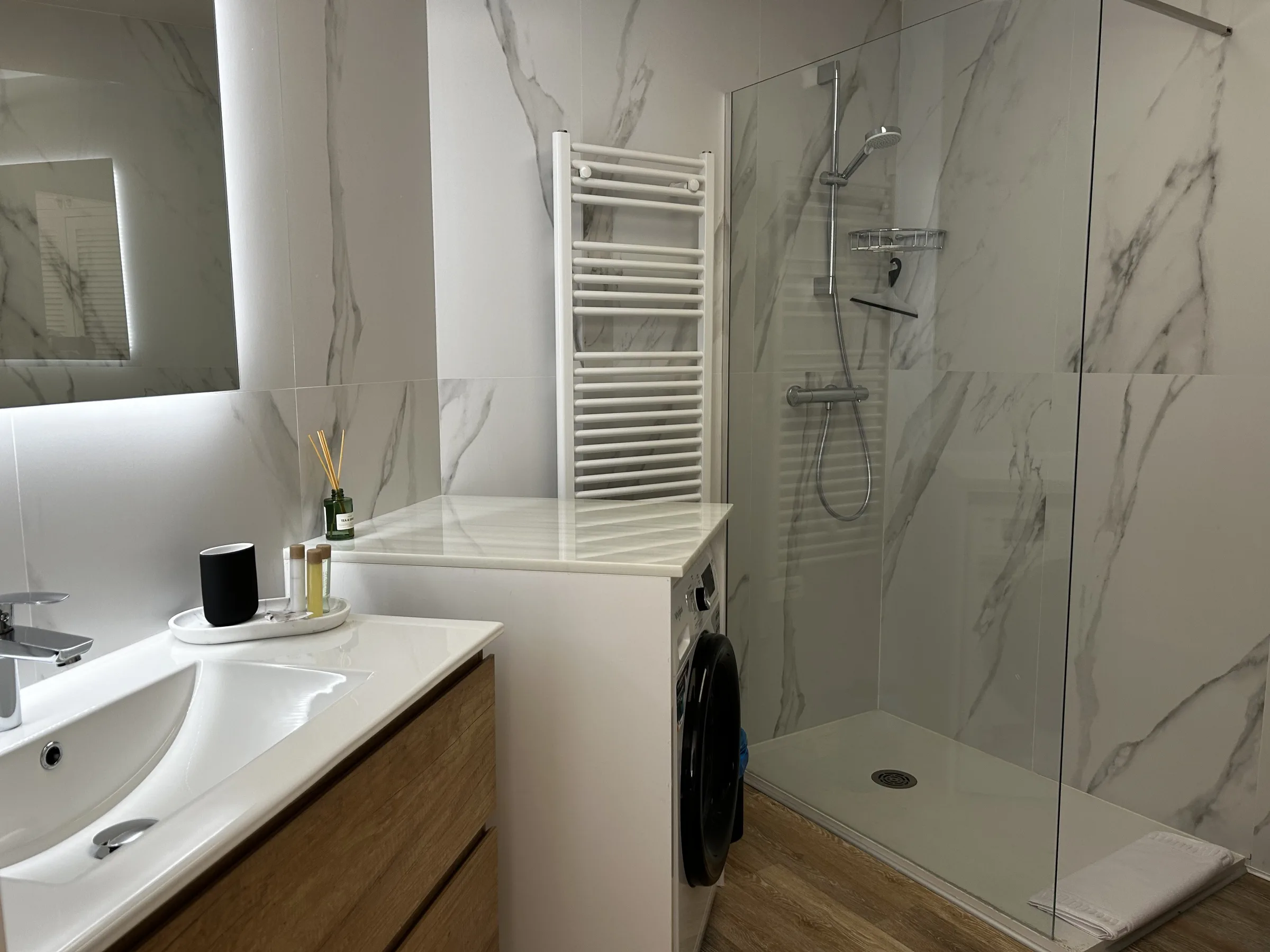 ER107 Bathroom 2
