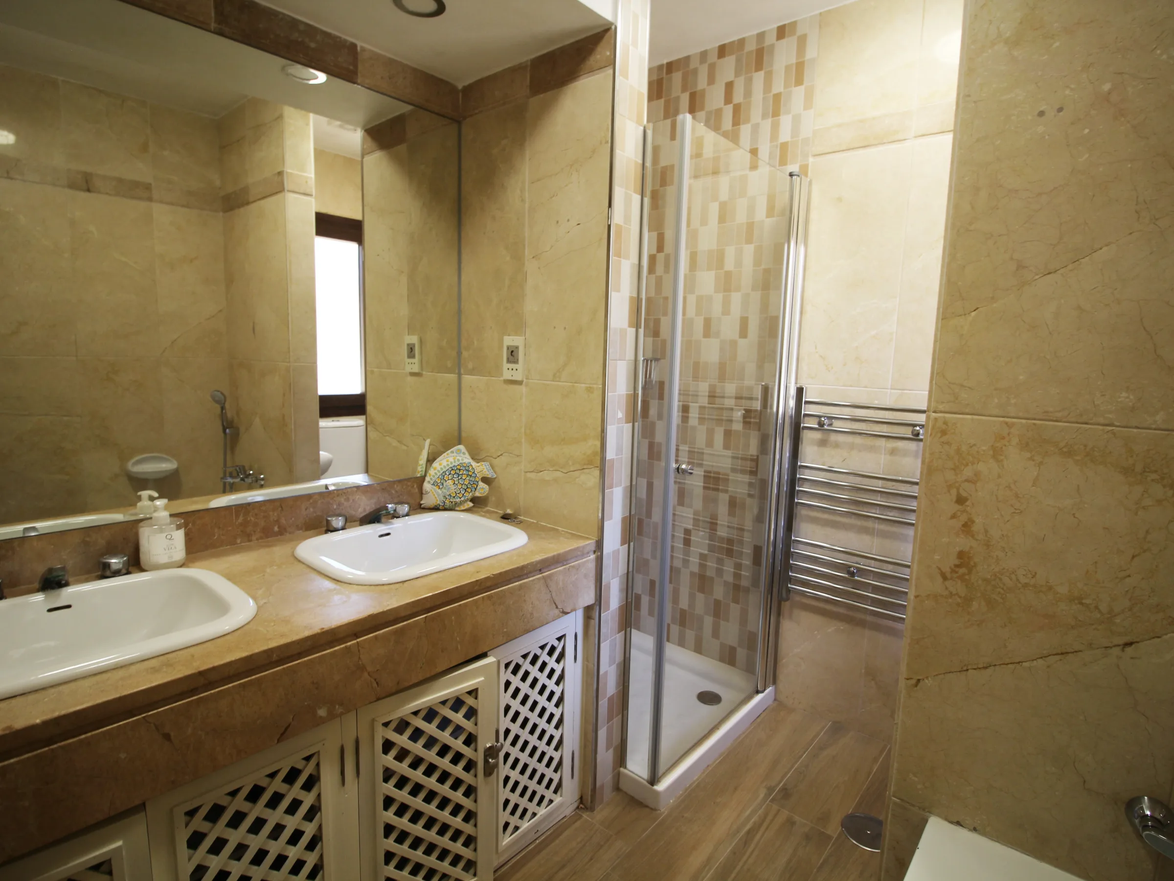 ER116 Bathroom 2 a