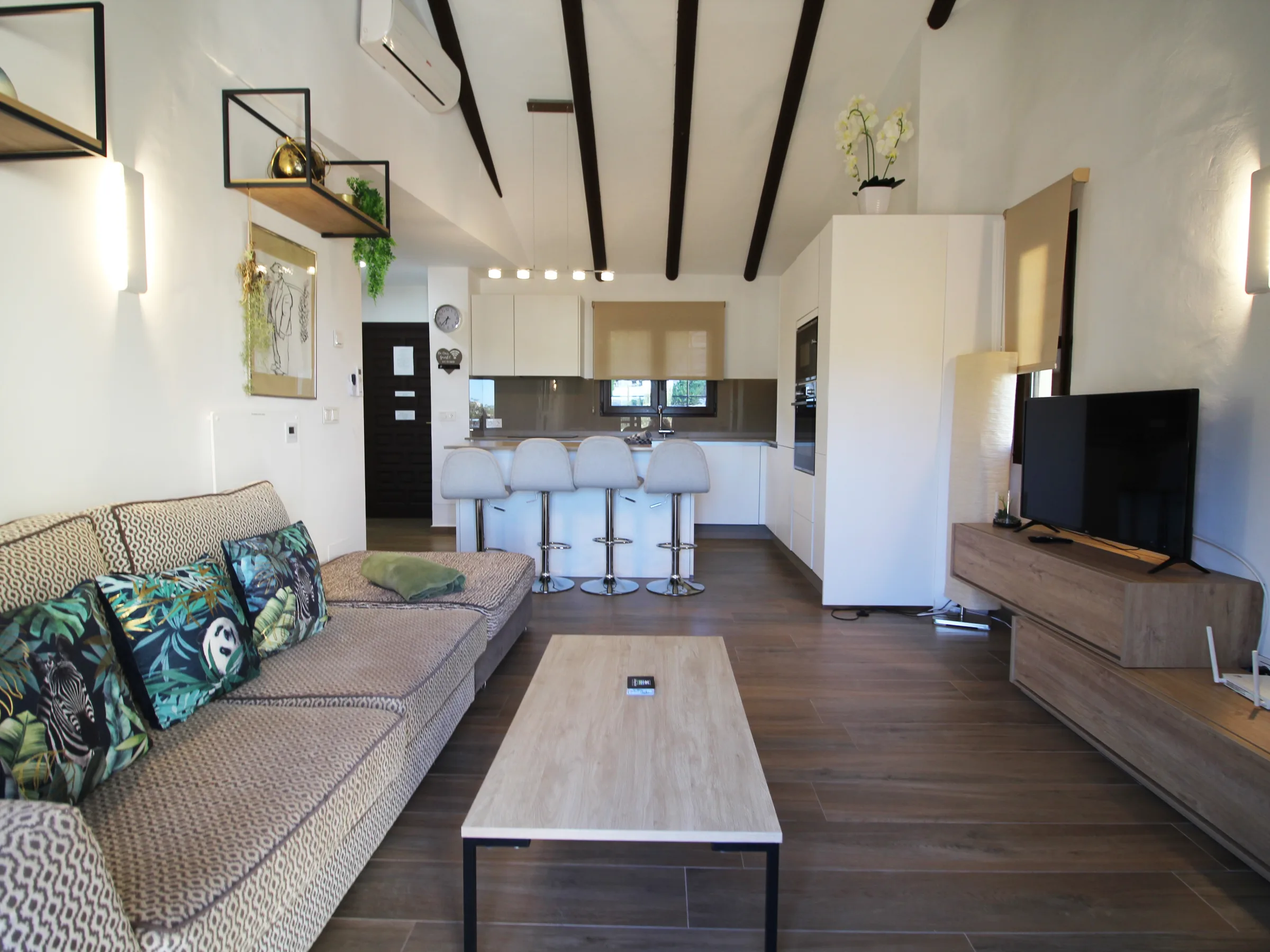 ER116 Lounge kitchen