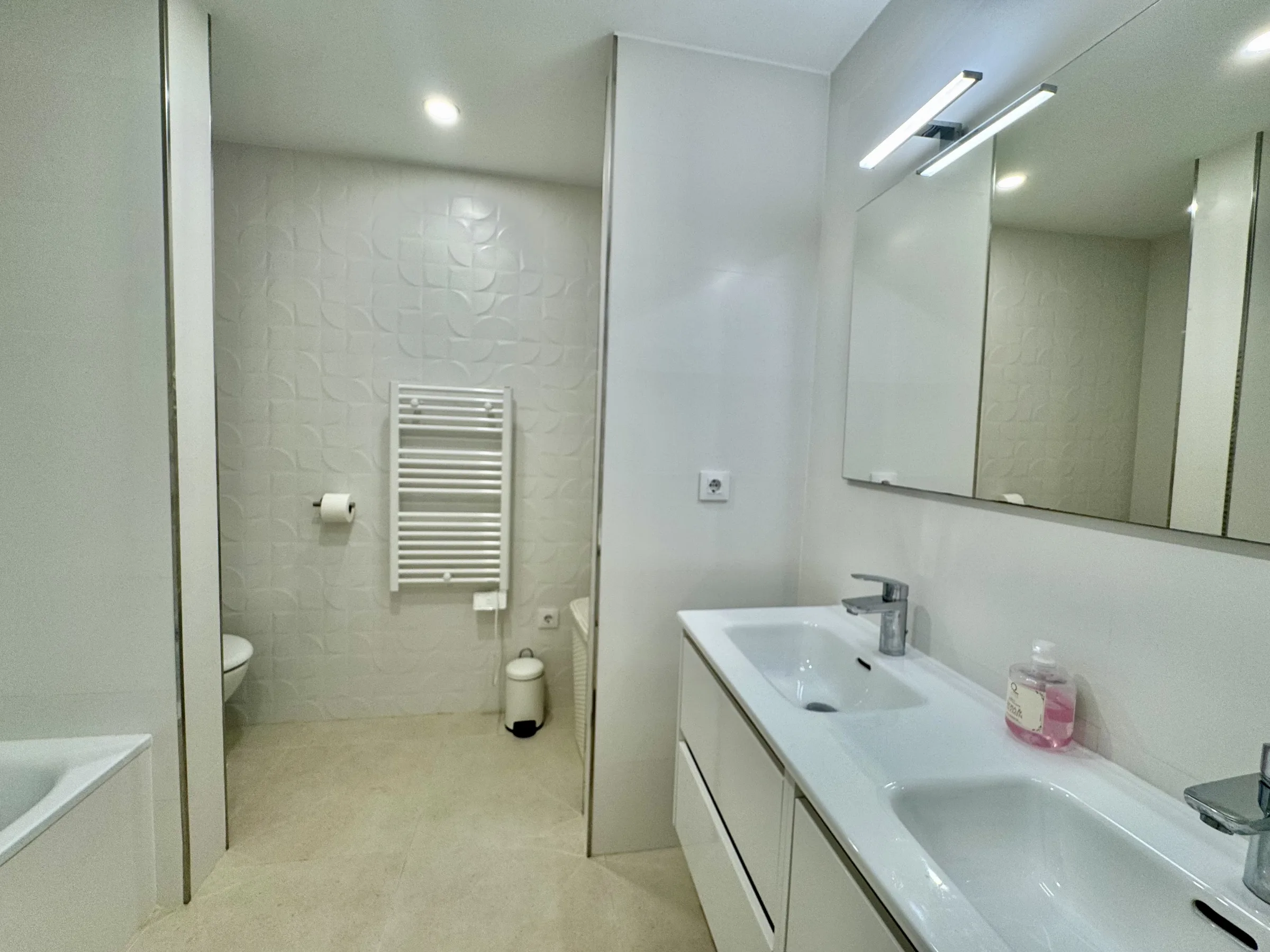 ER128 Family Bathroom