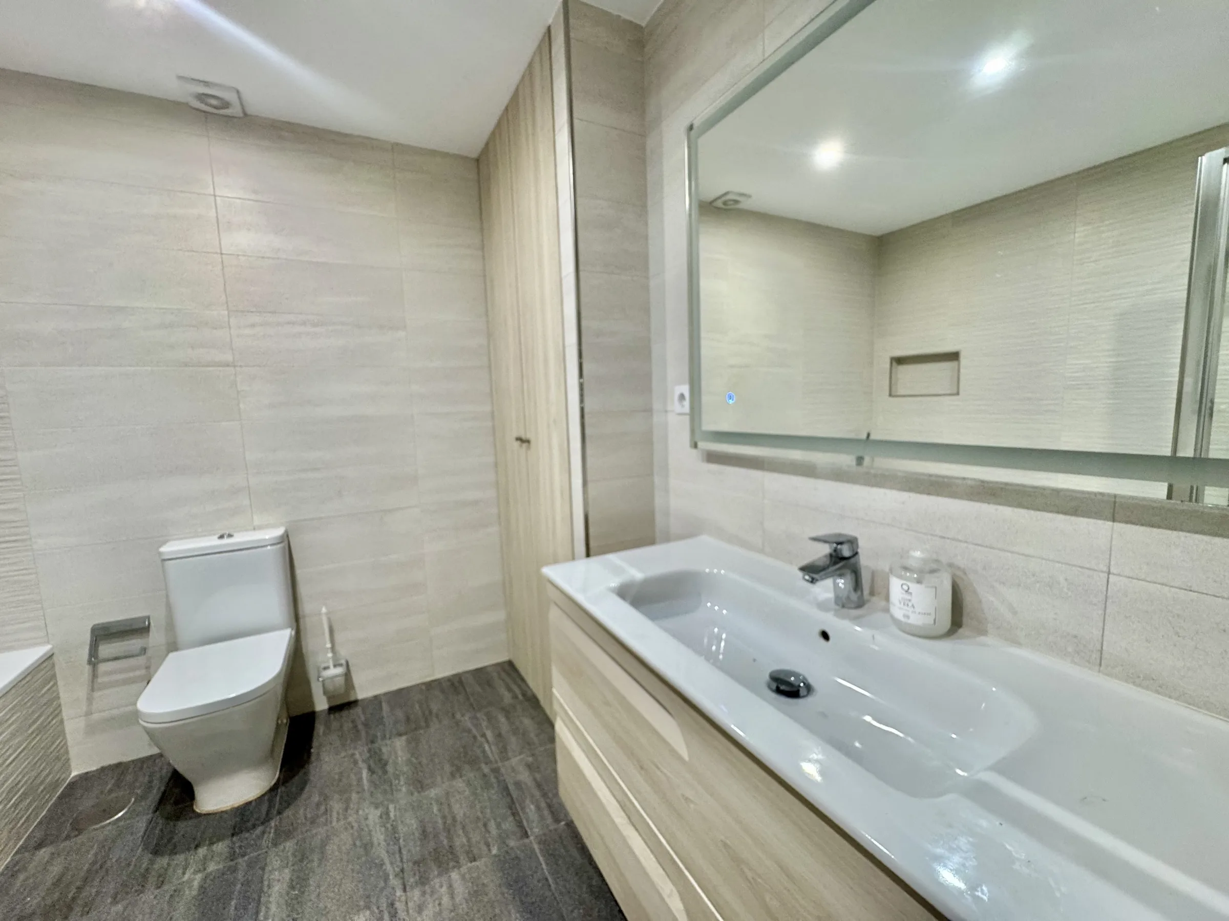 ER46 Family Bathroom