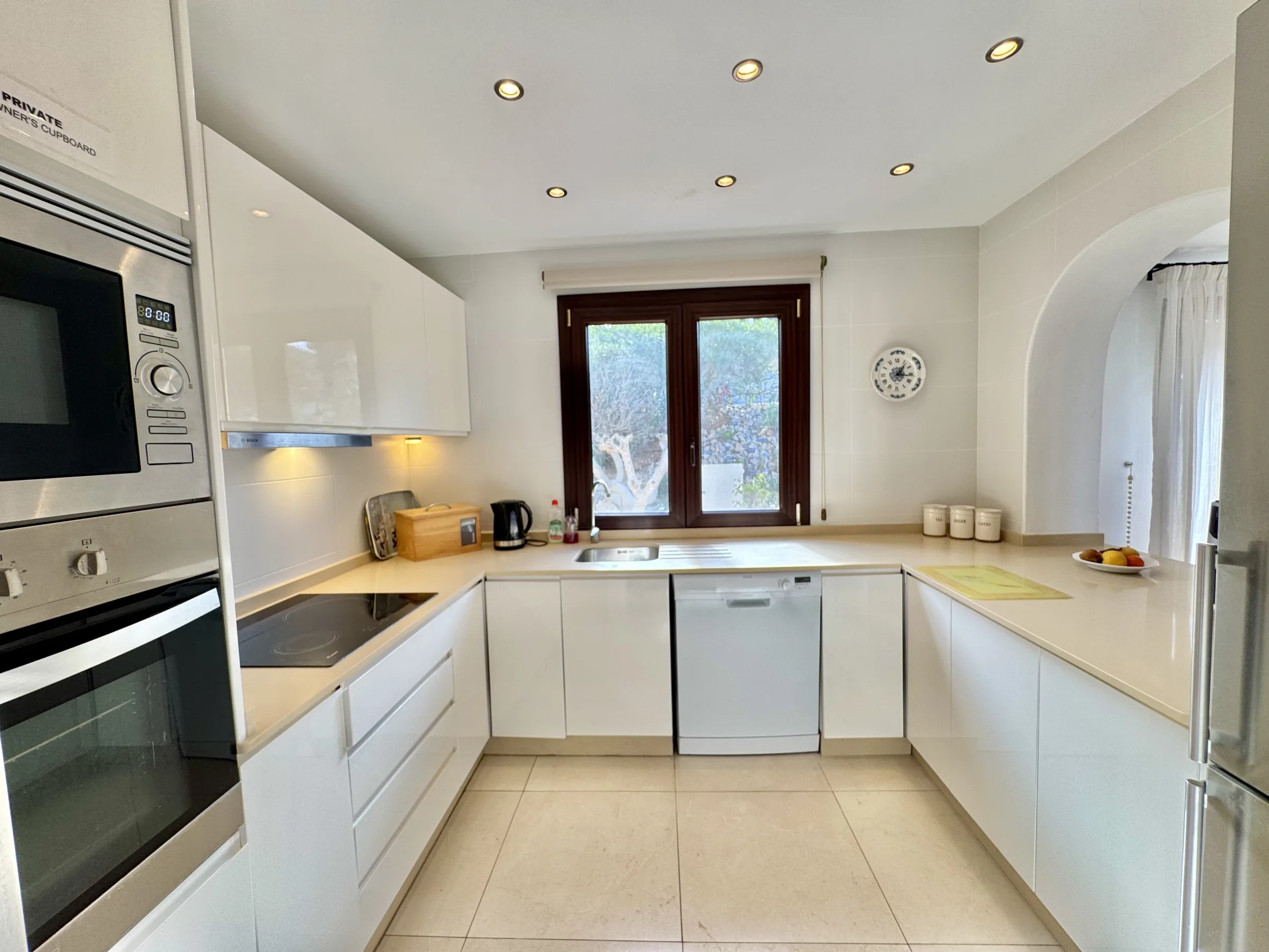 ER46 Kitchen b