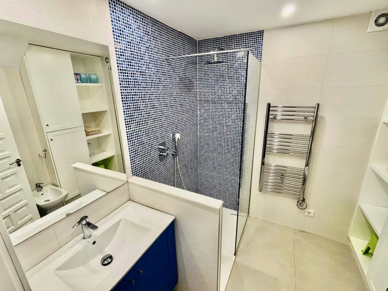 ER75 Bathroom