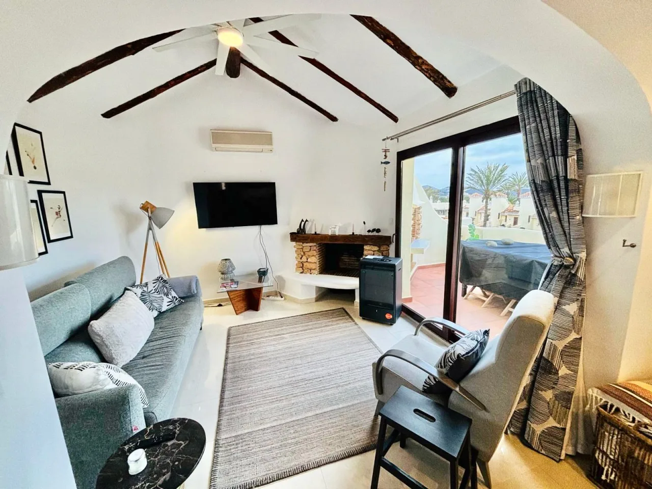 ER75 Living room