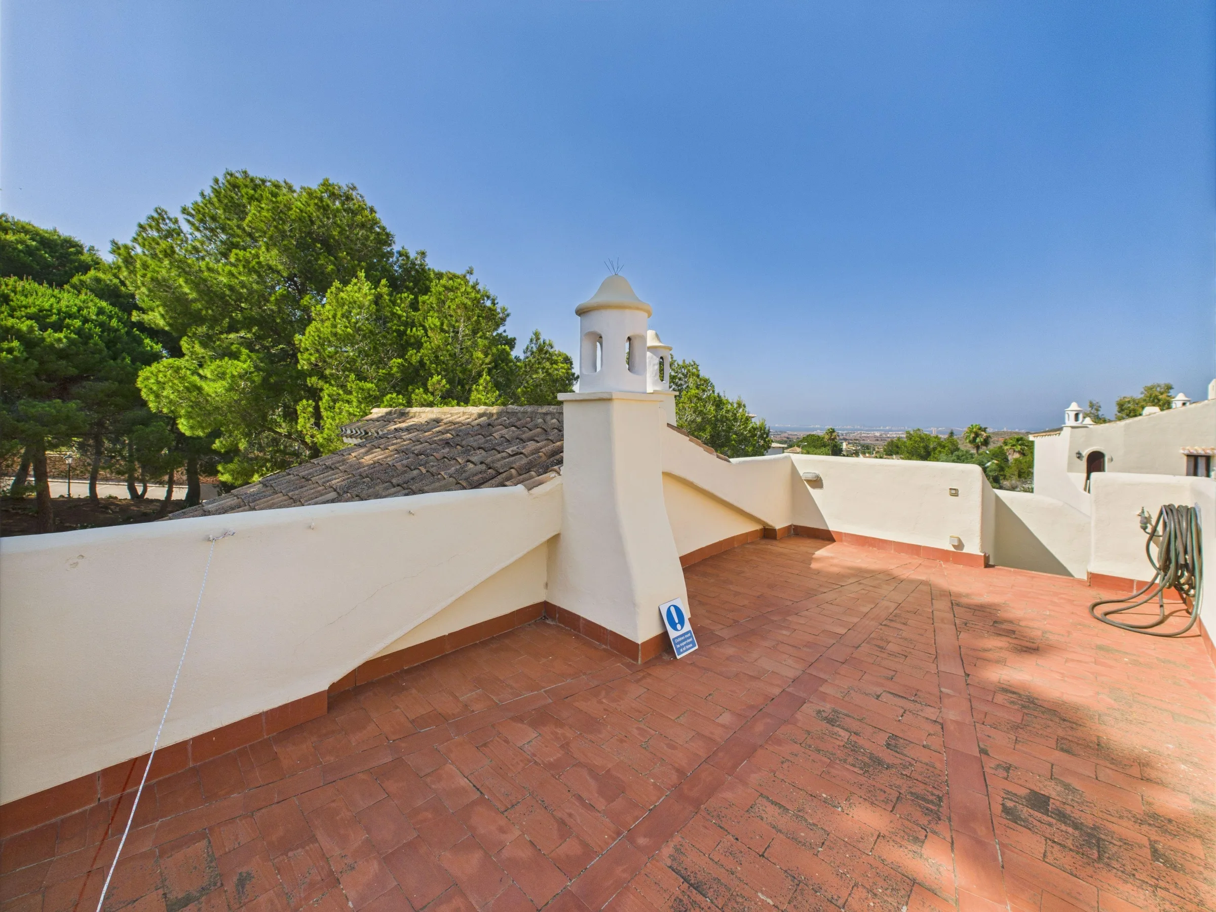 ER86 Roof terrace b