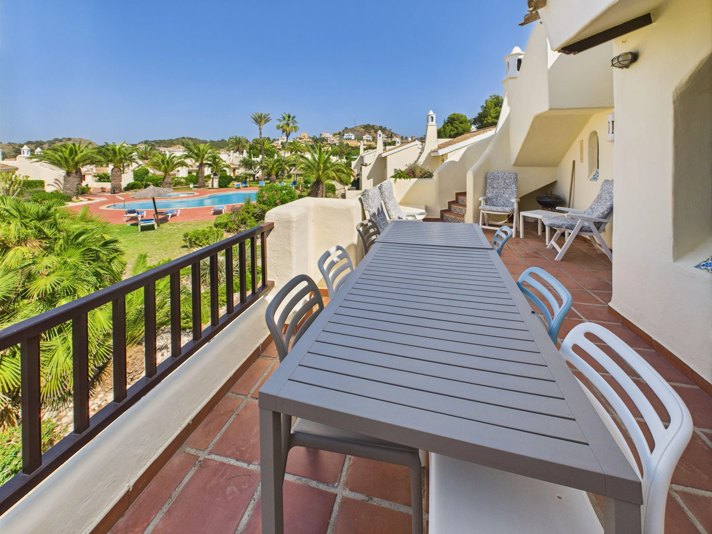 ER86 Terrace Dining