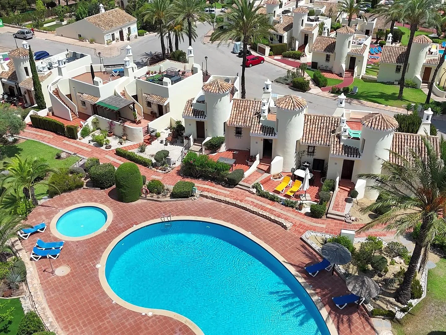 ER98 Pool and villa