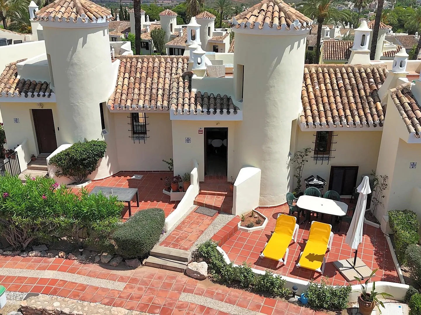 ER98 Villa and Front terrace