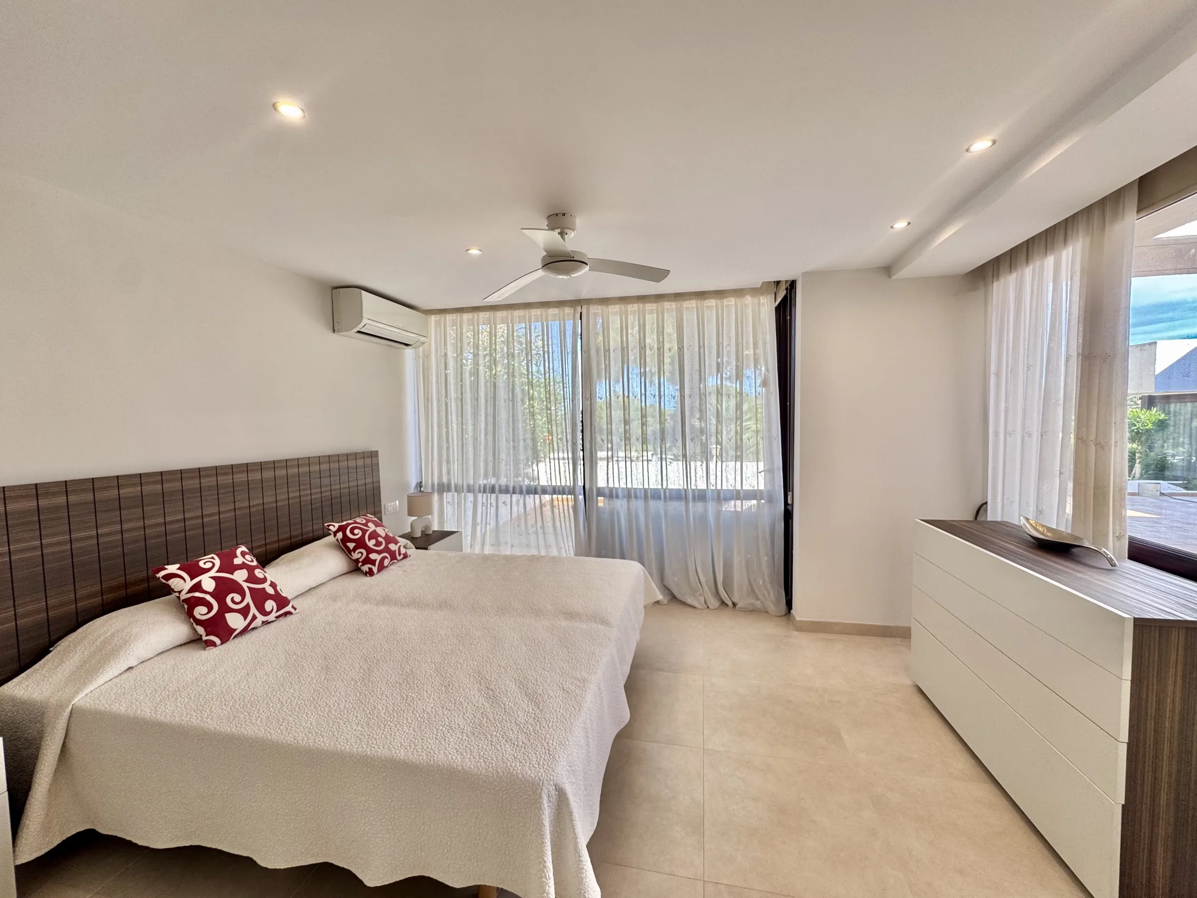 GB128 Bedroom 1 2026 04 13 140232 pyad