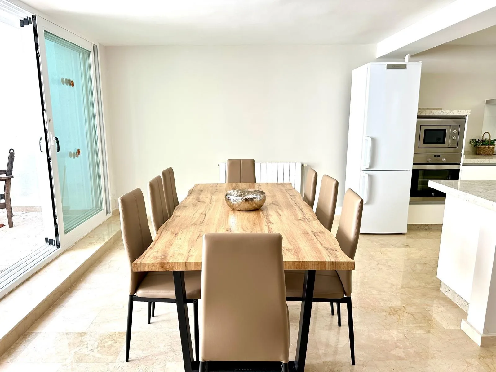 GB128 lower ground floor dining