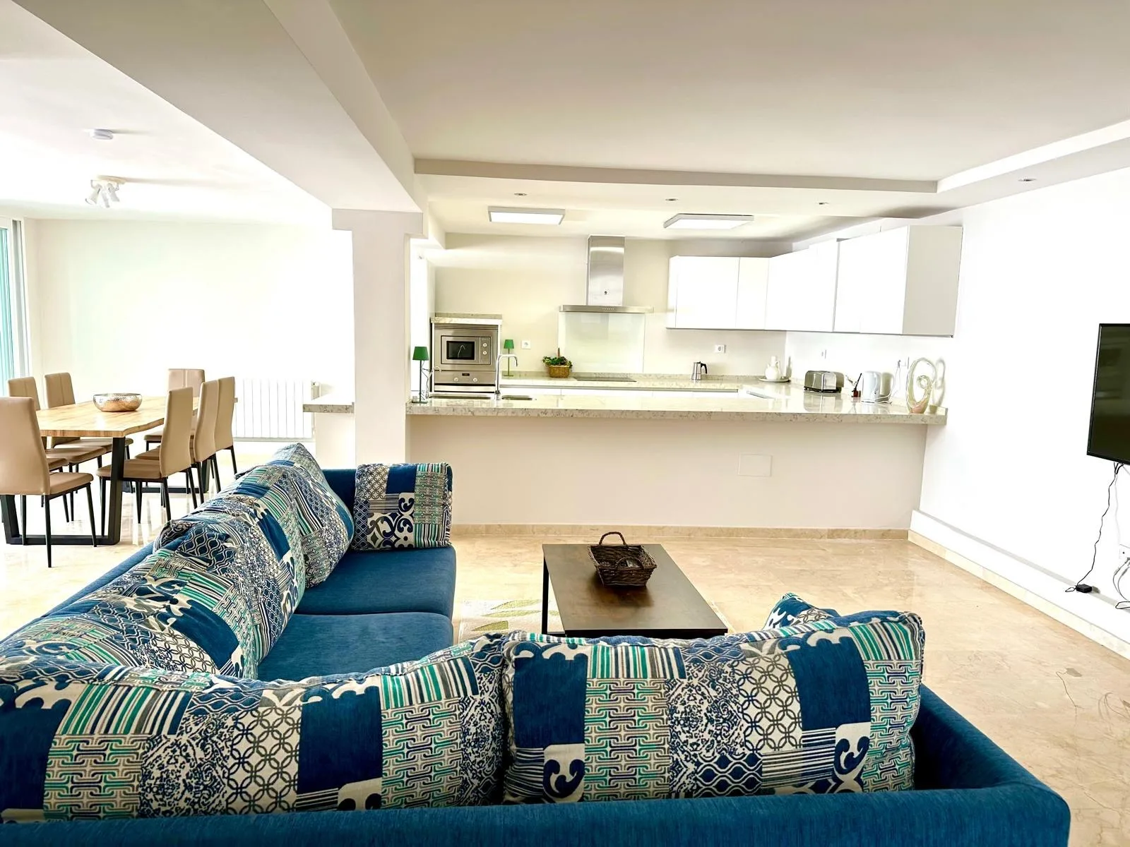 GB128 lower ground floor lounge kitchen dining