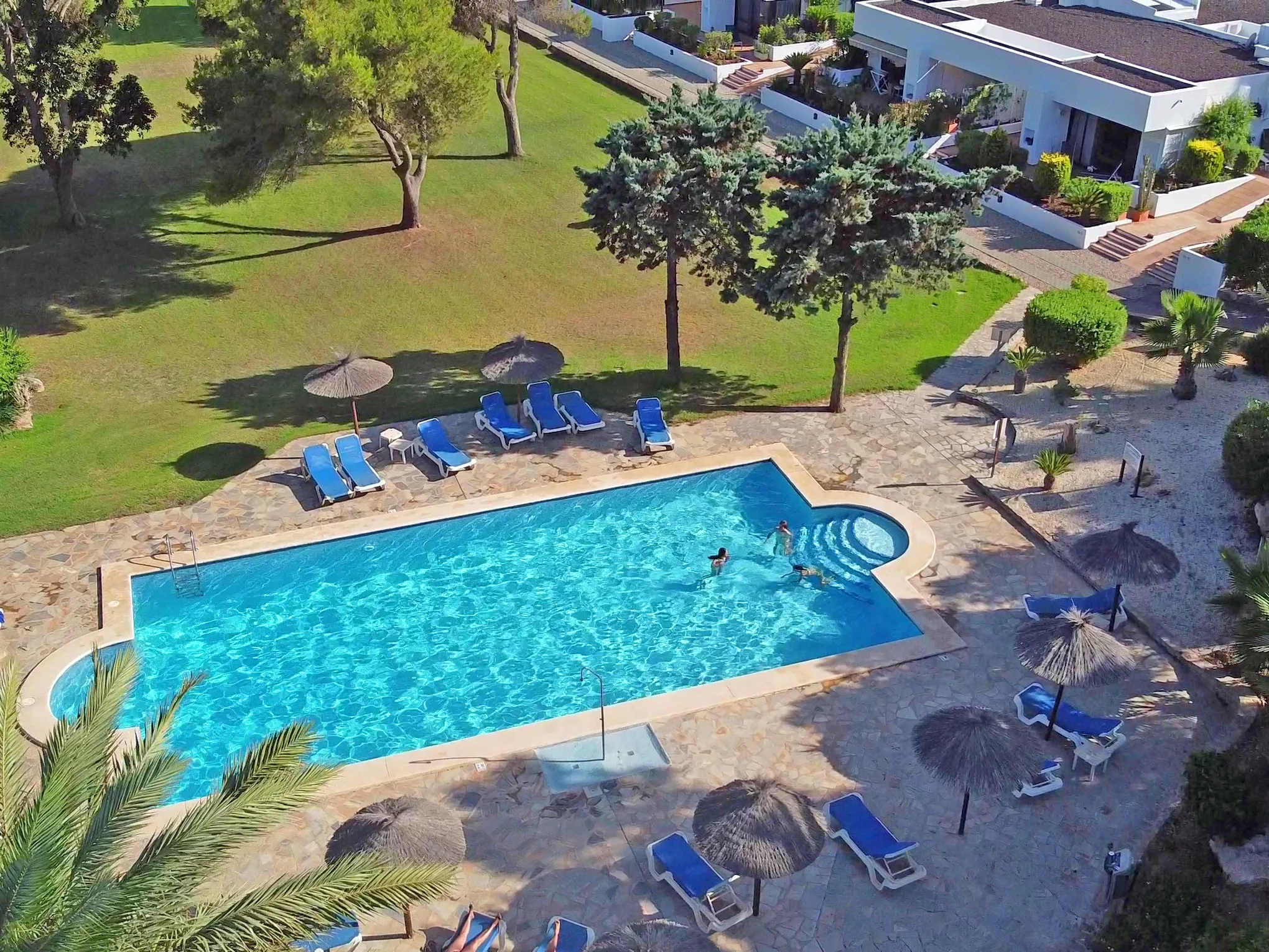 Golf Bungalows pool
