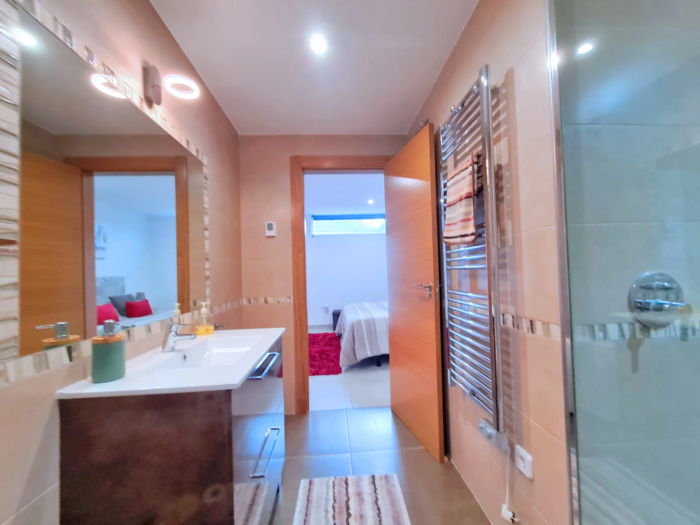 GB134 Bathroom 2 b