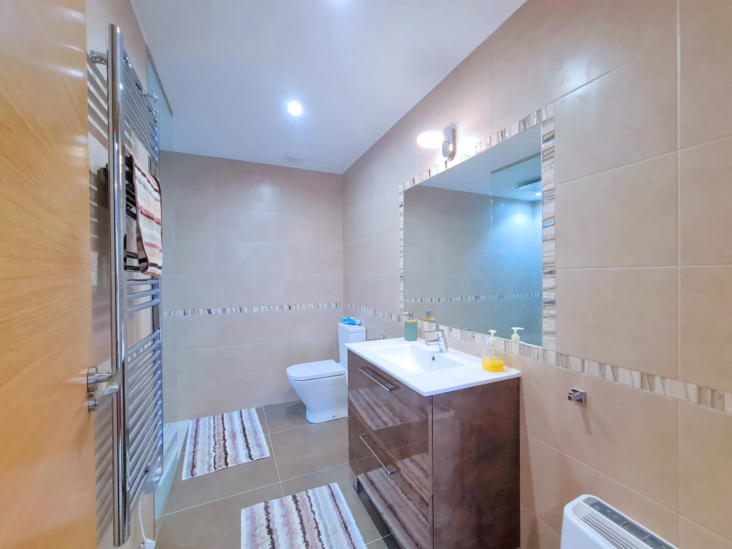 GB134 Bathroom 2