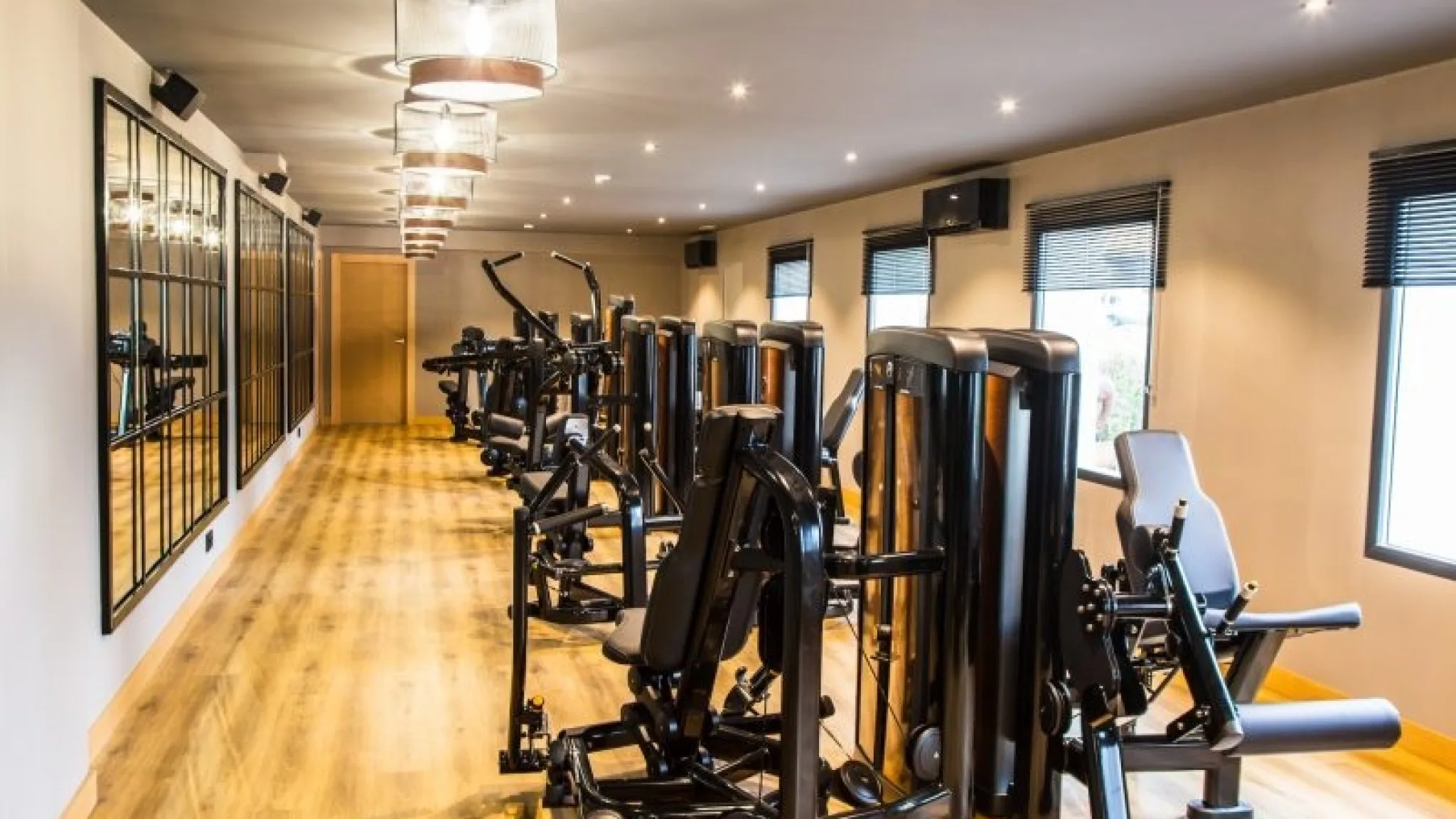 LMC Racquets Club Gym 140