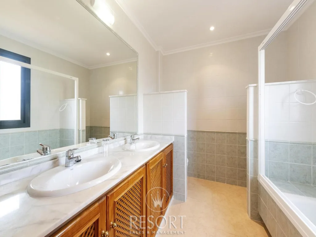 Hacienda de golf 7 for sale 67d976749ff8c
