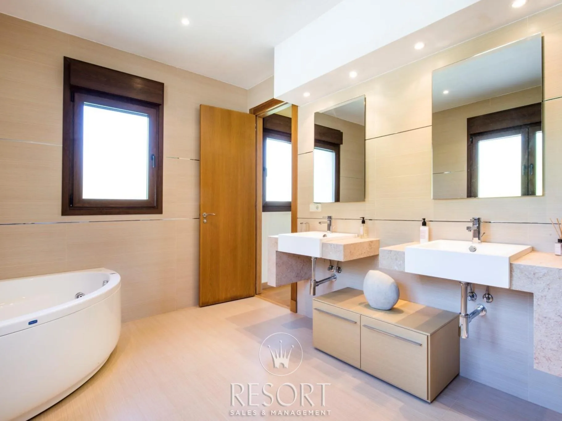 Villa 37 for sale 64a54c0e47e02