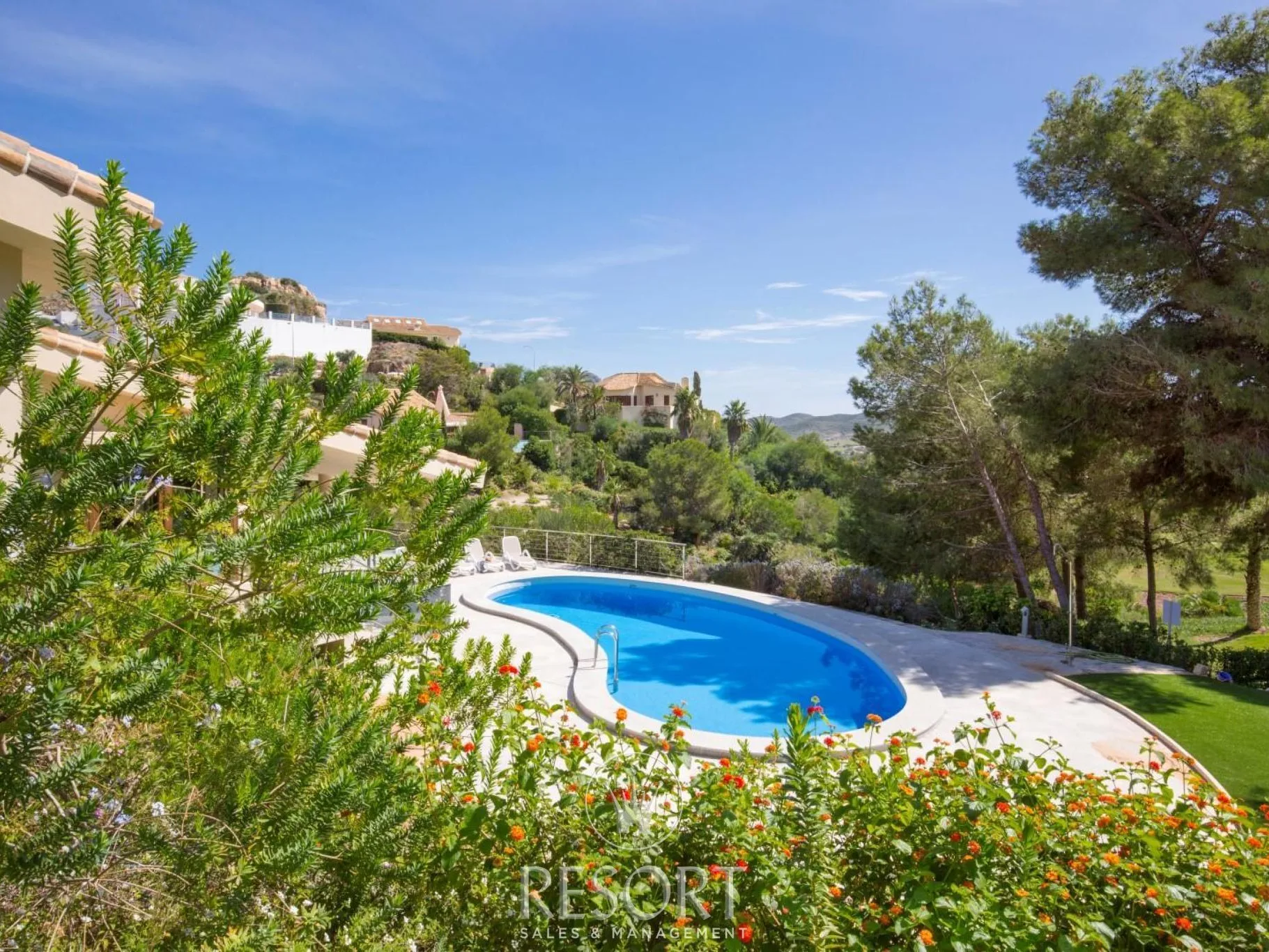 Villa 37 for sale 64a54bf23b486