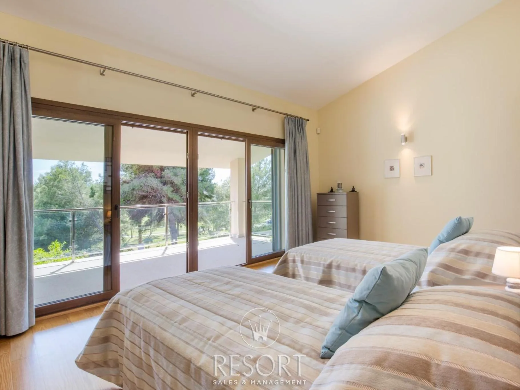 Villa 37 for sale 64a54beff4035