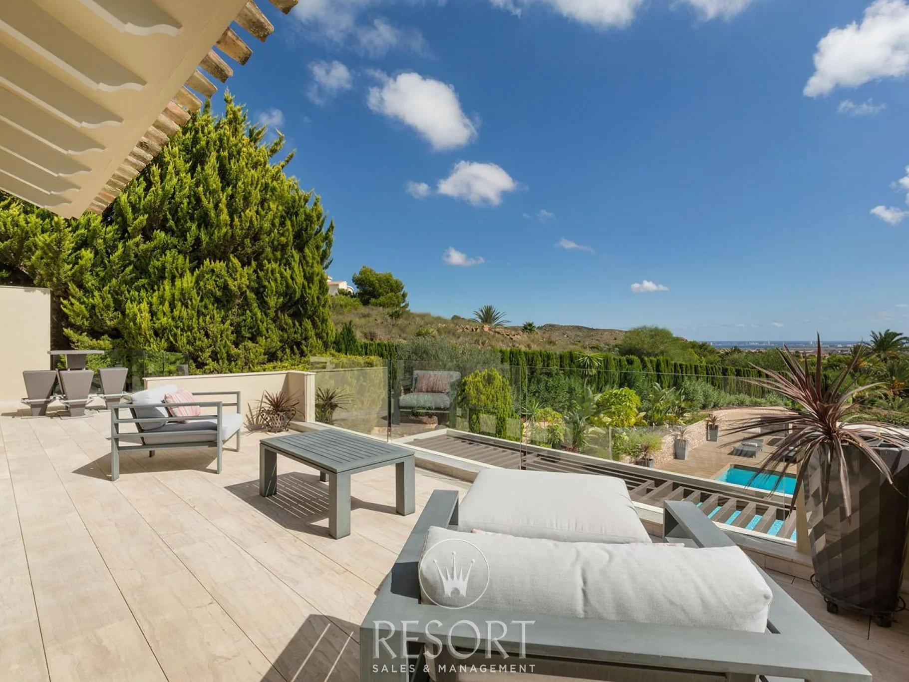 Villa 4 for sale 651fc130c7078