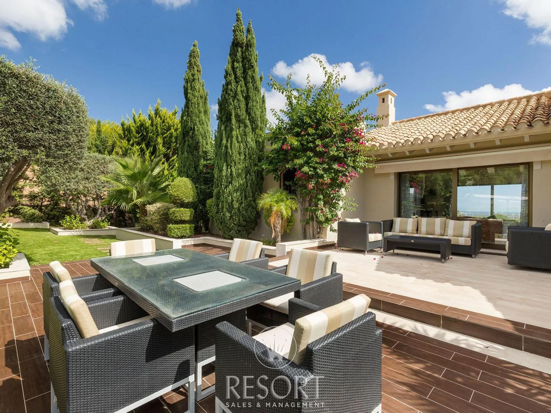 Villa 4 for sale 651fc1338d057