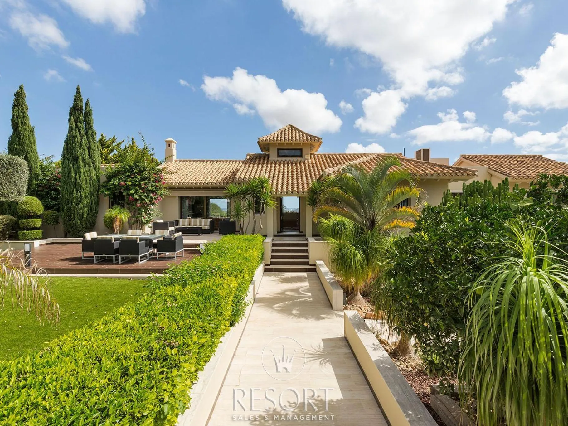 Villa 4 for sale 651fc13597a05