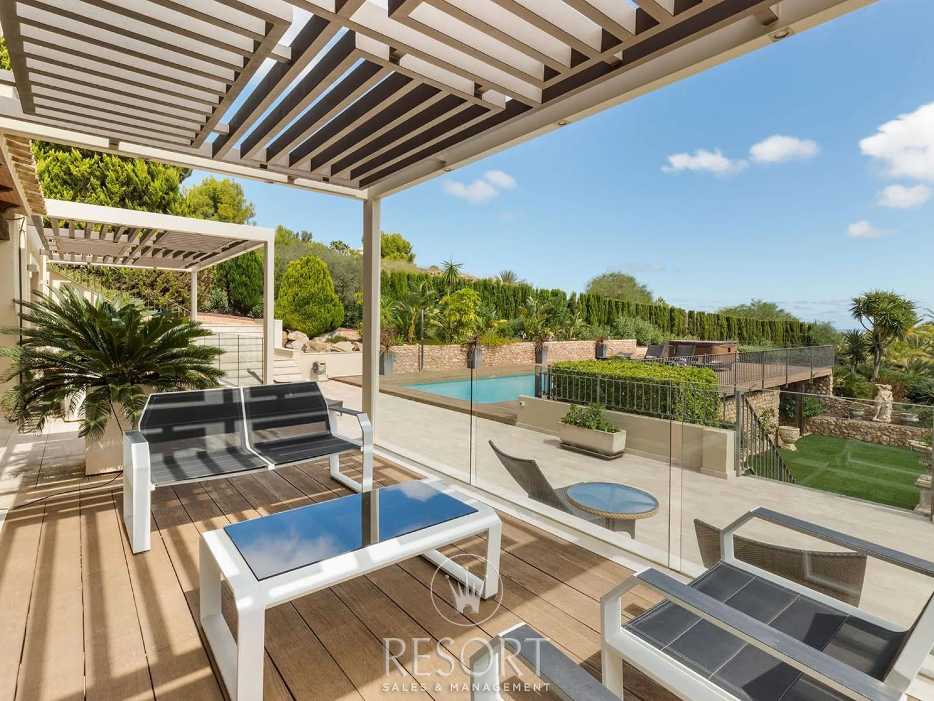 Villa 4 for sale 651fc13685cd1