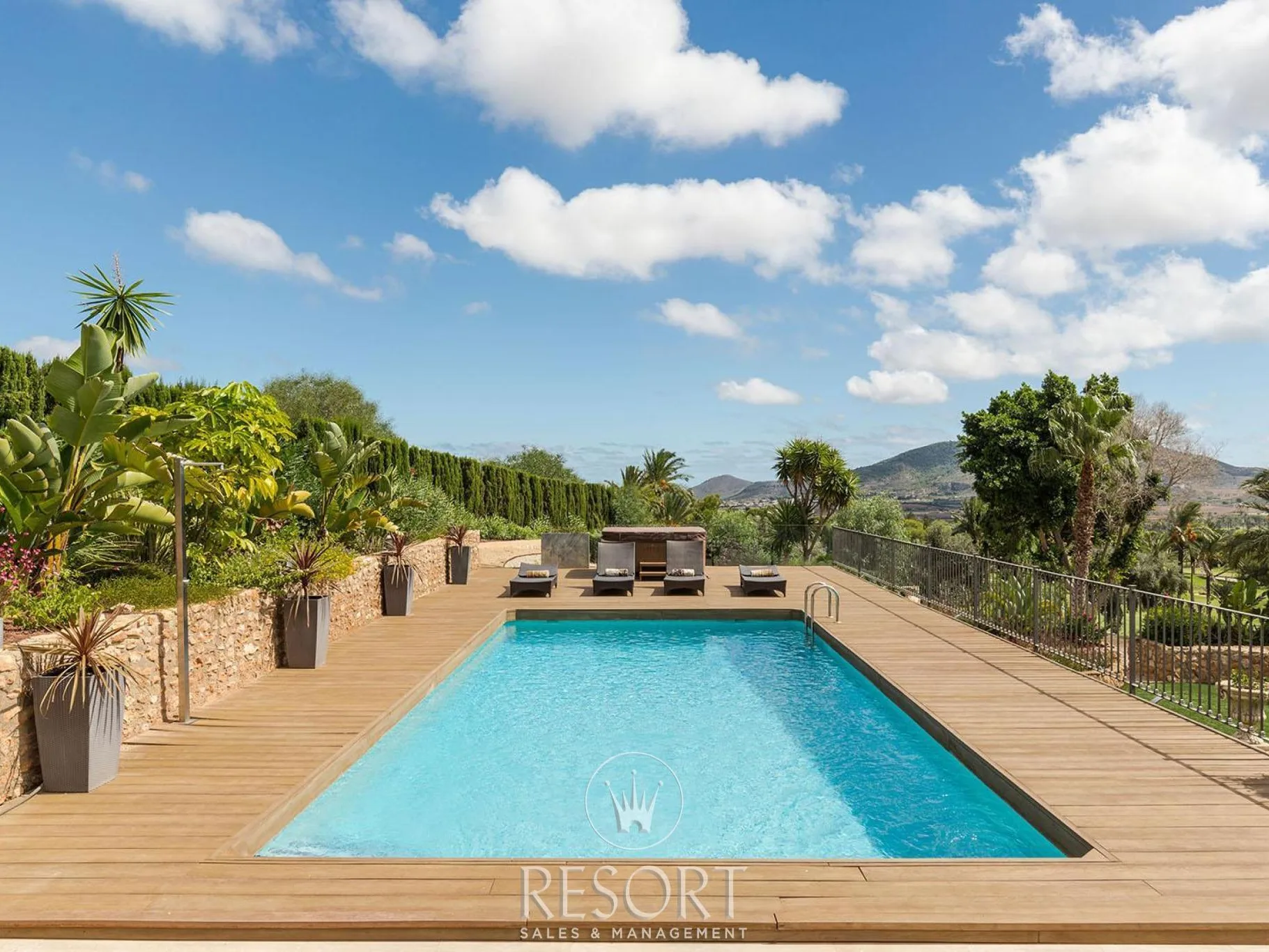 Villa 4 for sale 651fc1385241f