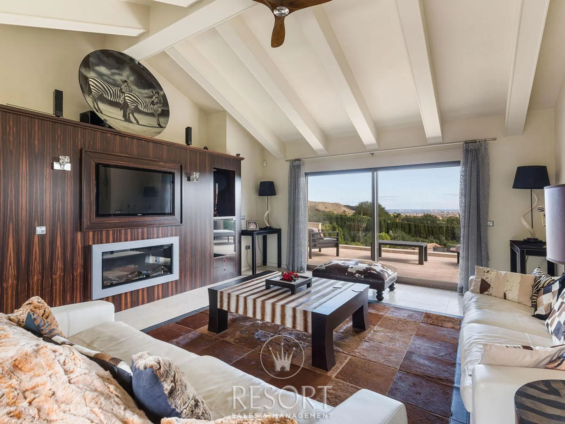 Villa 4 for sale 651fc1d3b1765