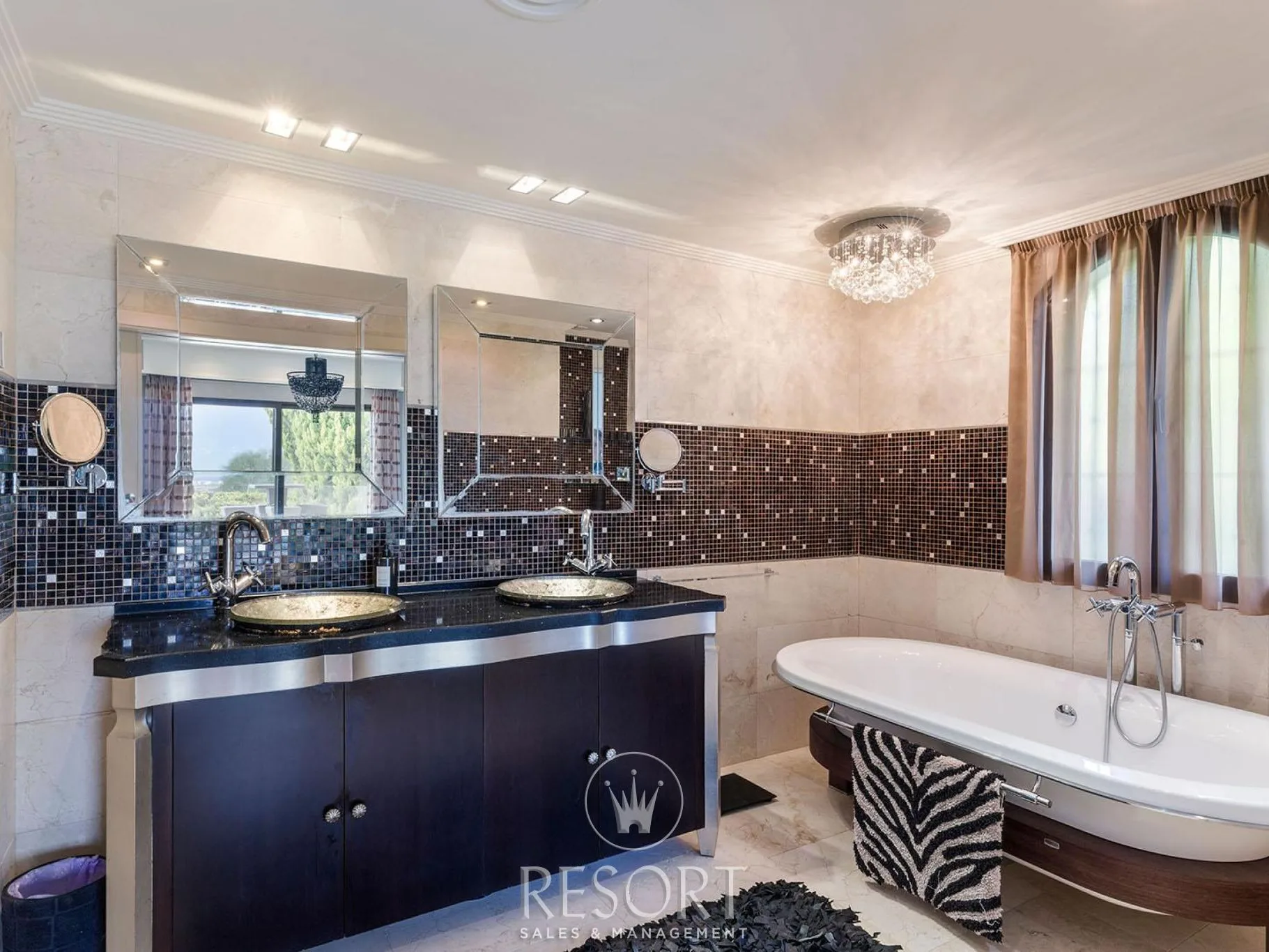 Villa 4 for sale 651fc1d4e0ae2