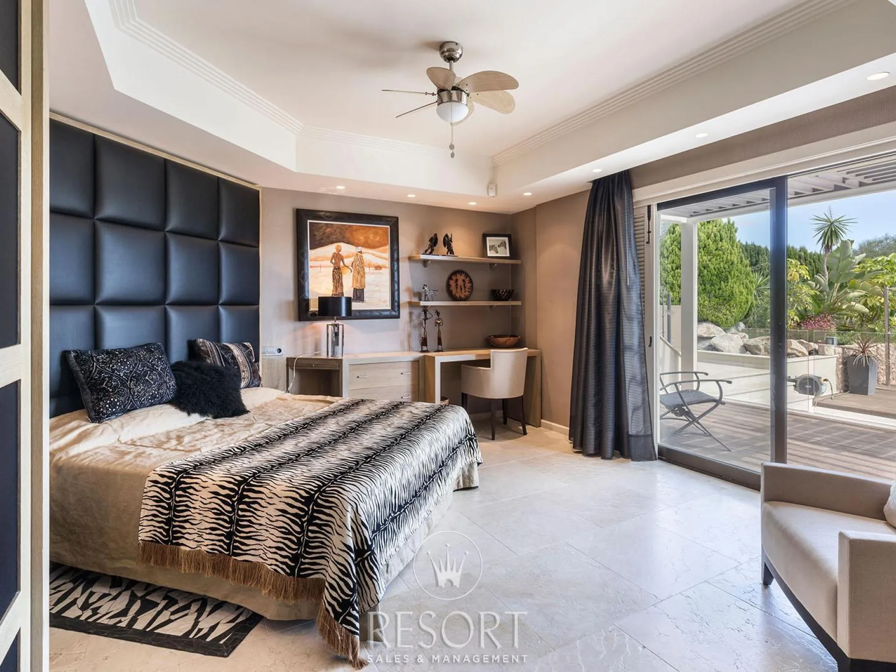 Villa 4 for sale 651fc1d9d4f2f