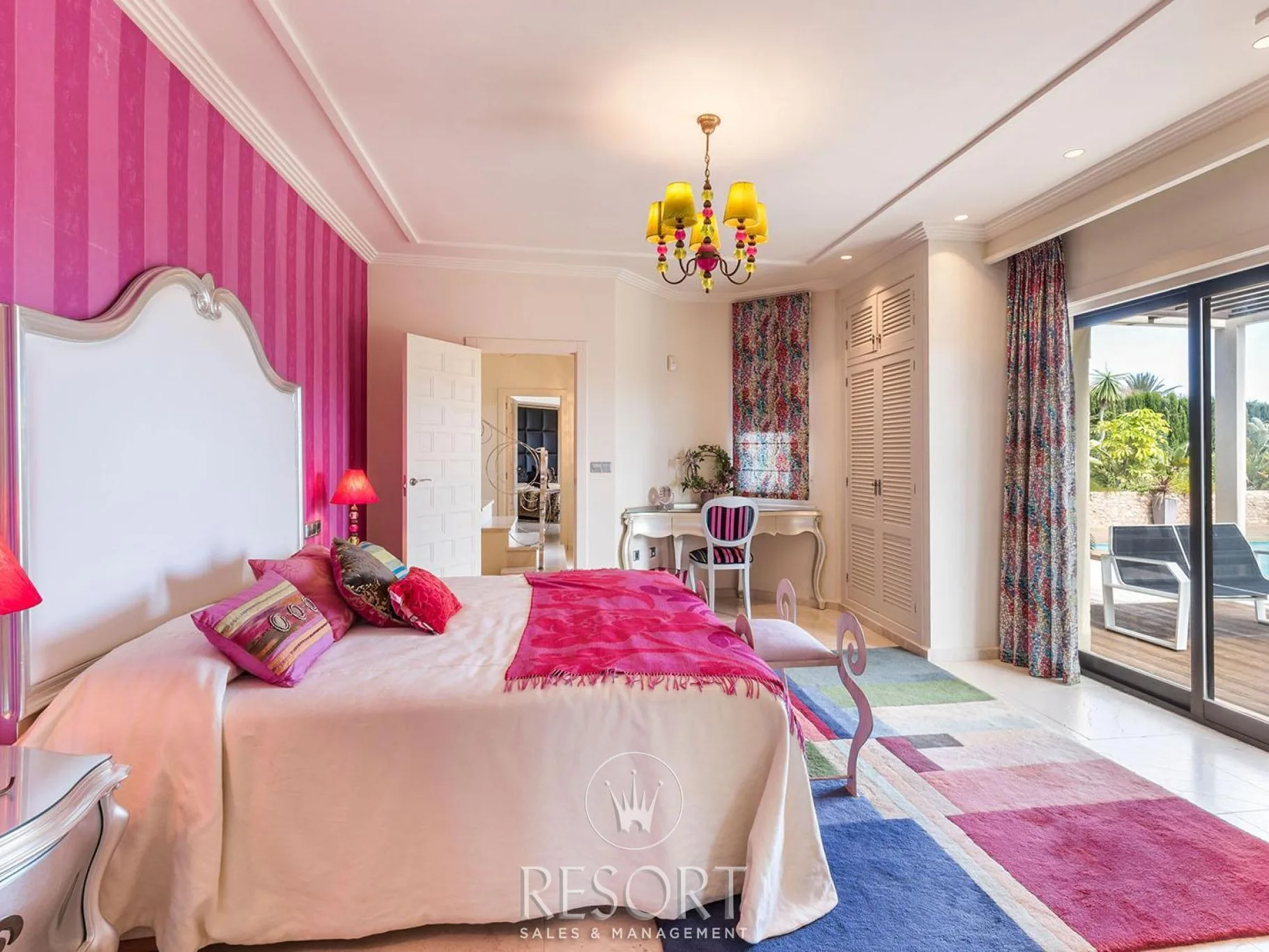 Villa 4 for sale 651fc1dca68fa